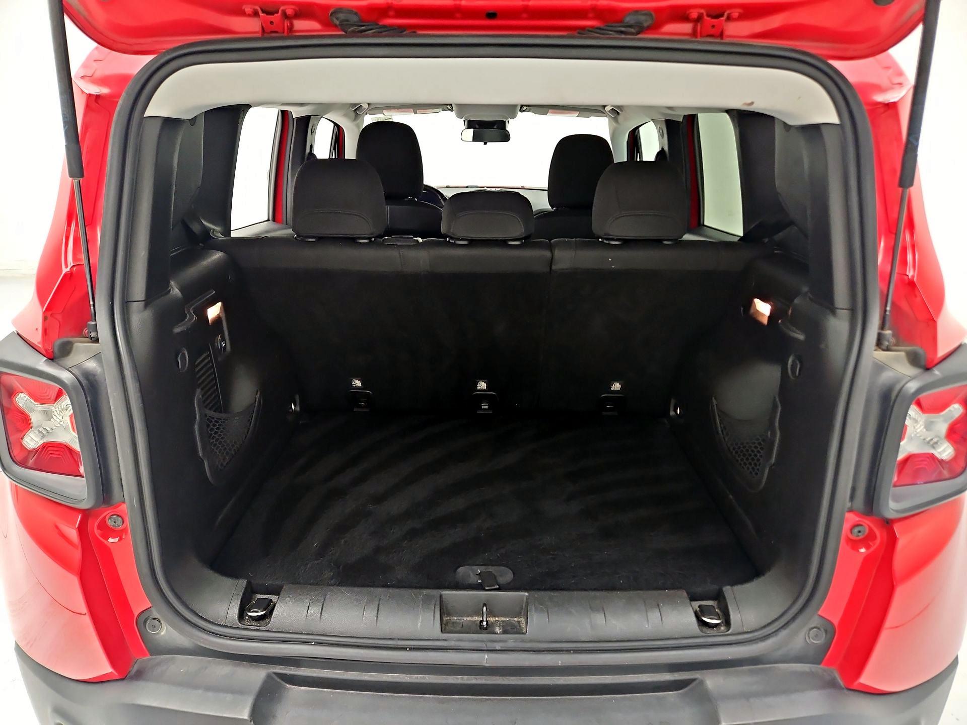 Thumbnail: 2016 Jeep Renegade - 20