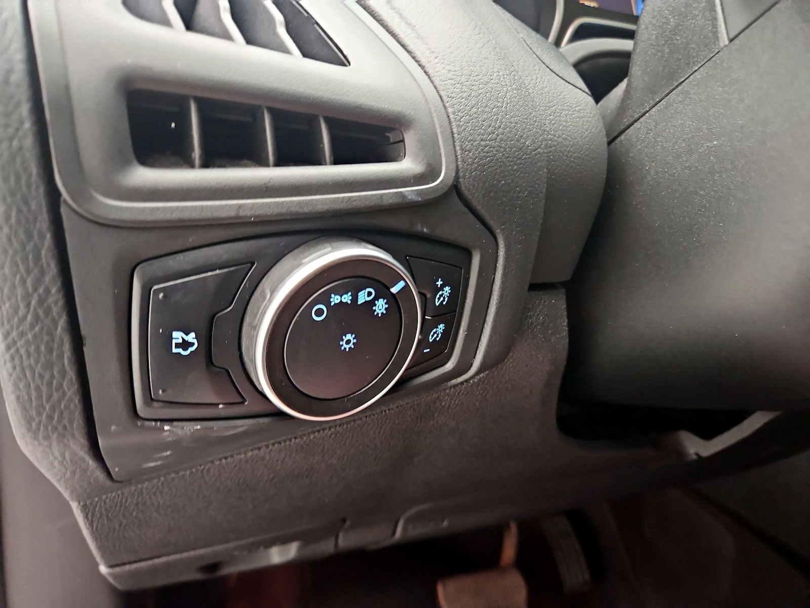 2016 Ford Focus SE - Photo 14