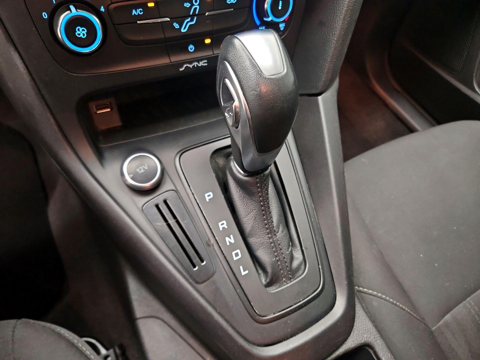 2016 Ford Focus SE - Photo 18