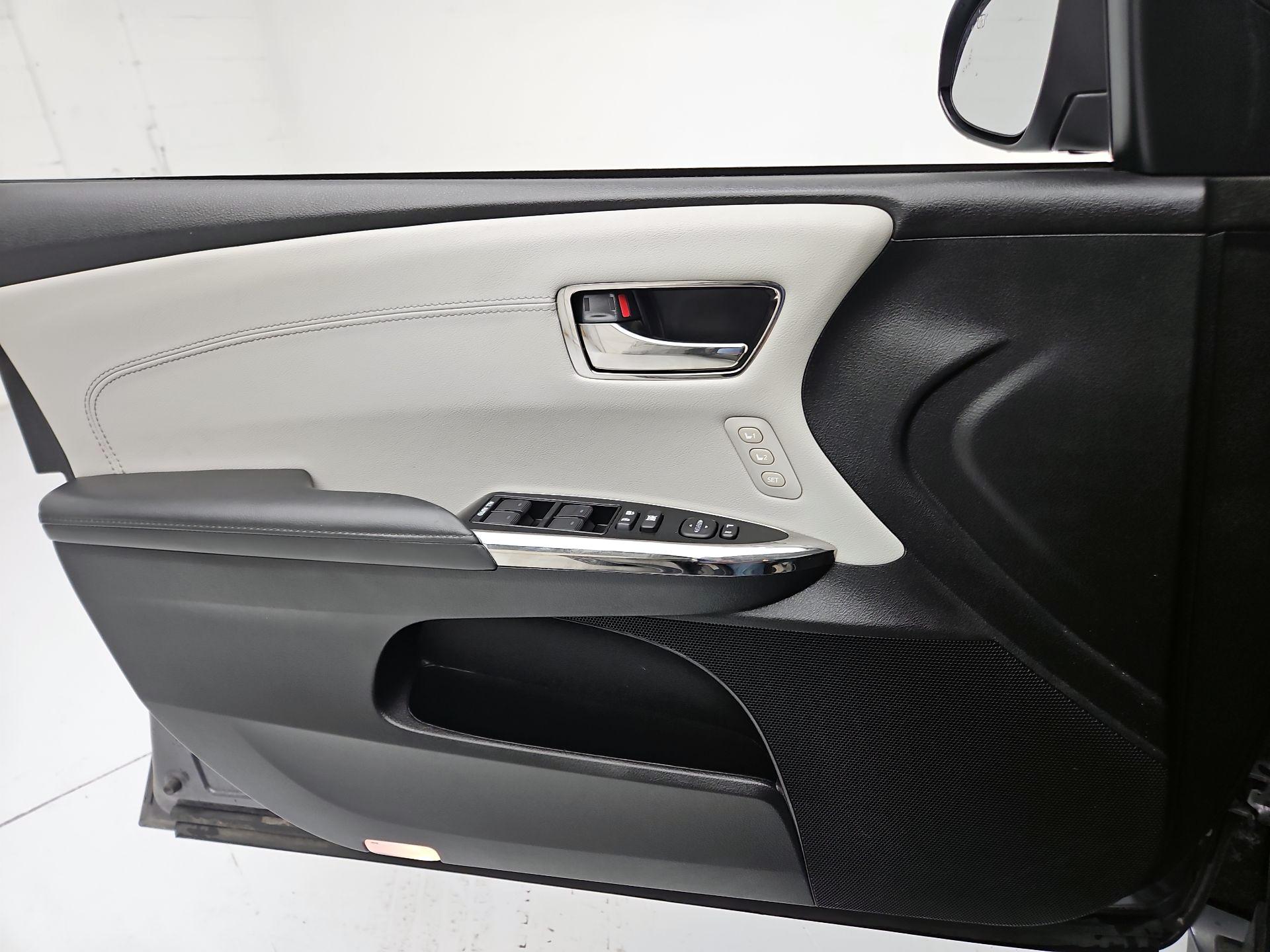 Thumbnail: 2016 Toyota Avalon - 12