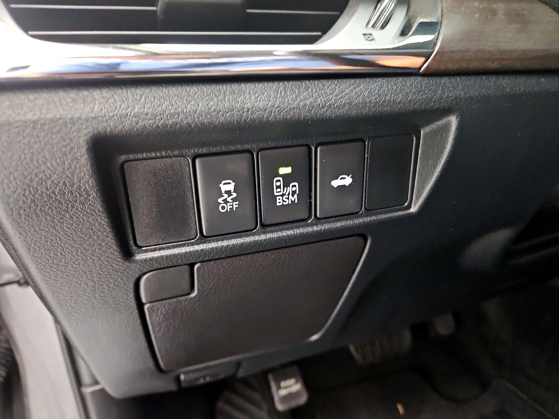 Thumbnail: 2016 Toyota Avalon - 13