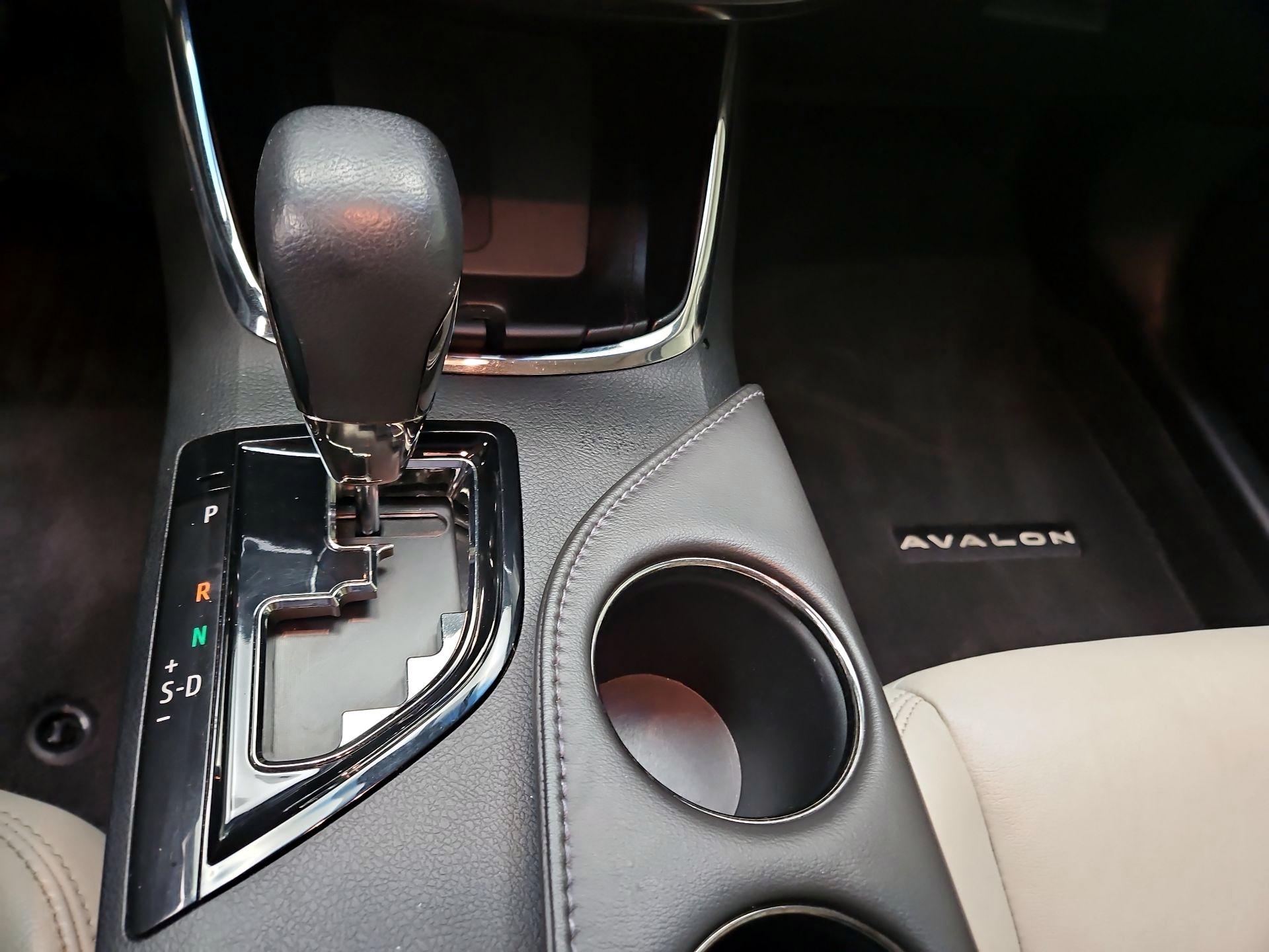 Thumbnail: 2016 Toyota Avalon - 18