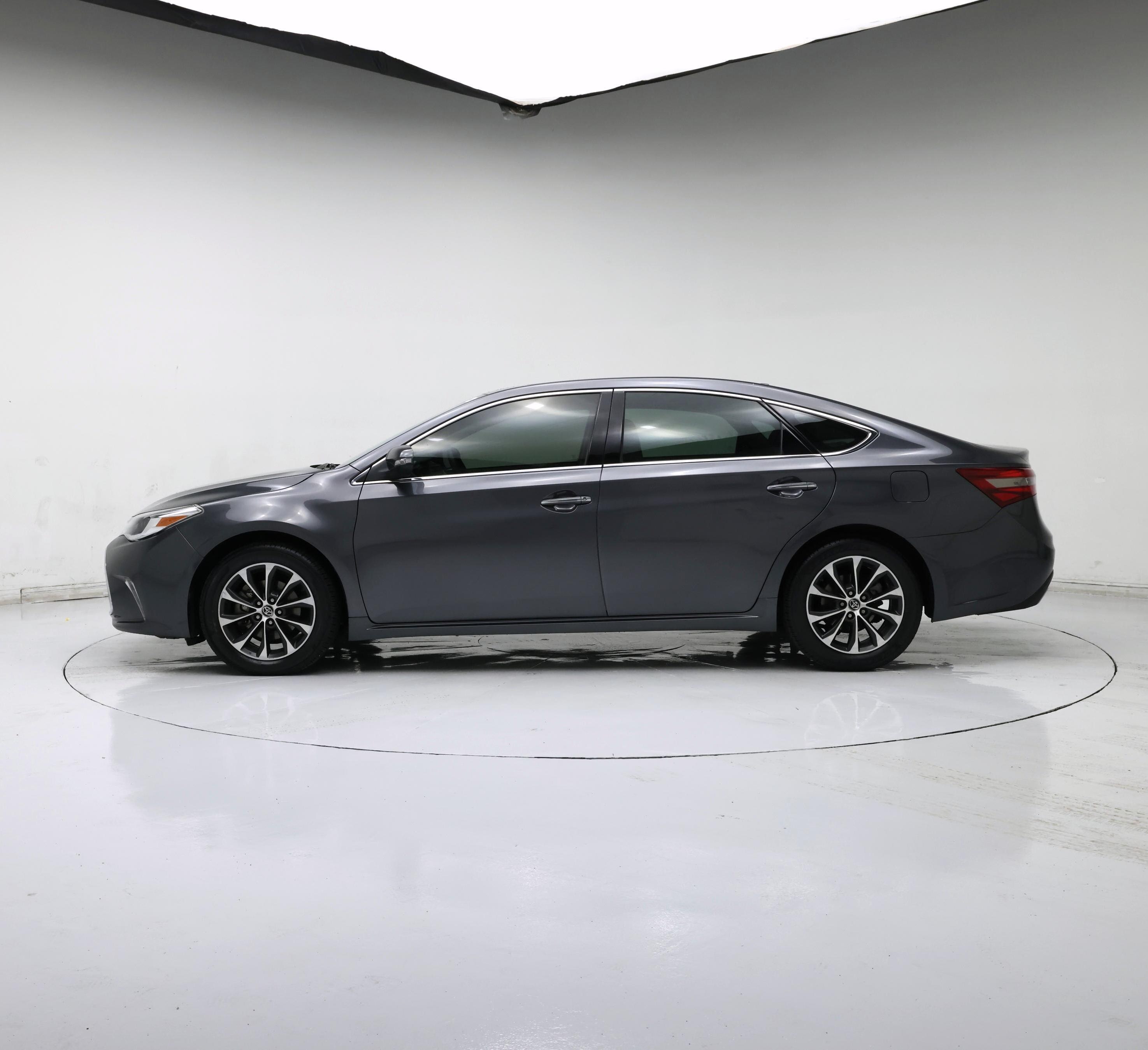 Thumbnail: 2016 Toyota Avalon - 3