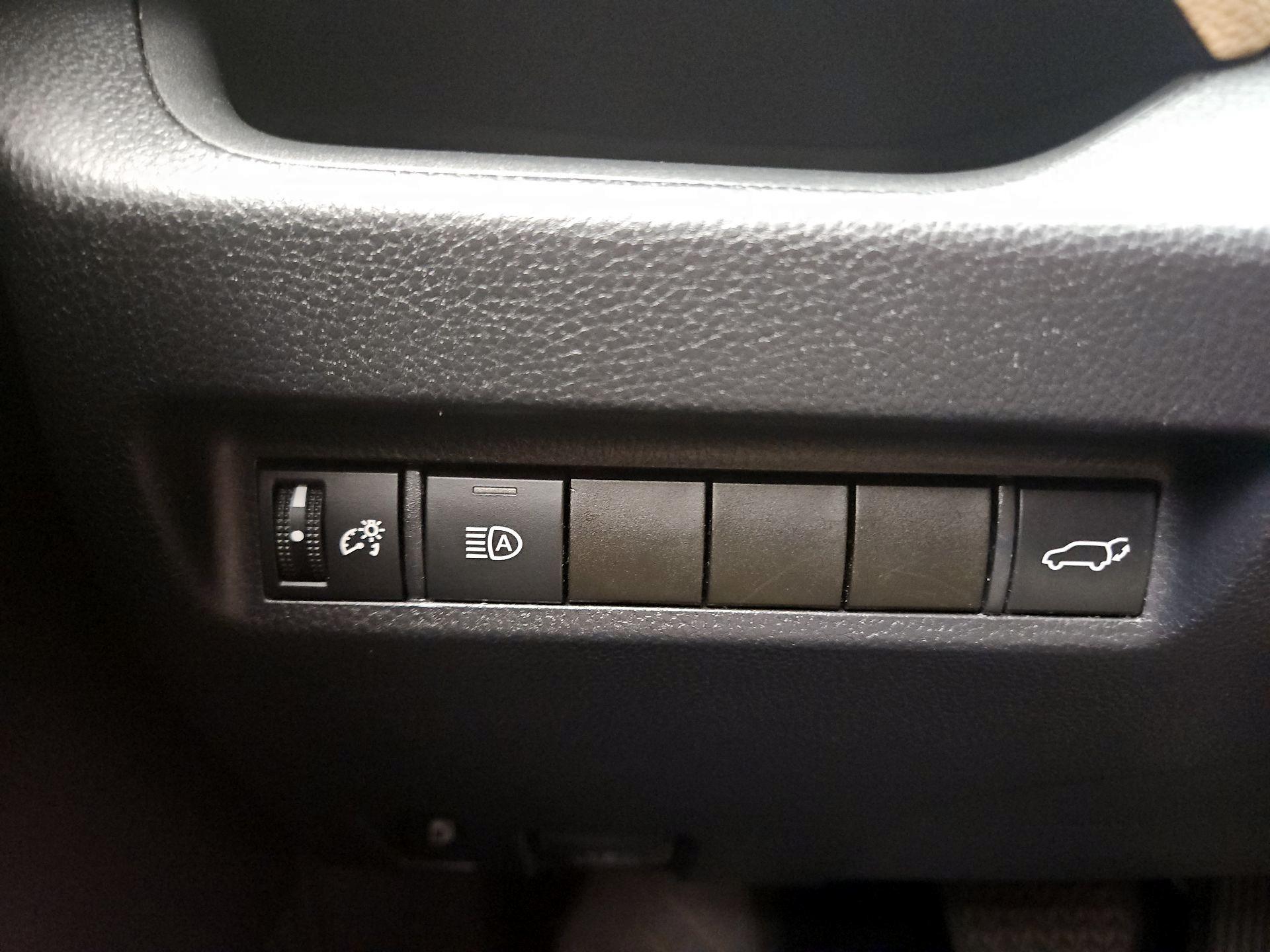 Thumbnail: 2020 Toyota RAV4 - 13