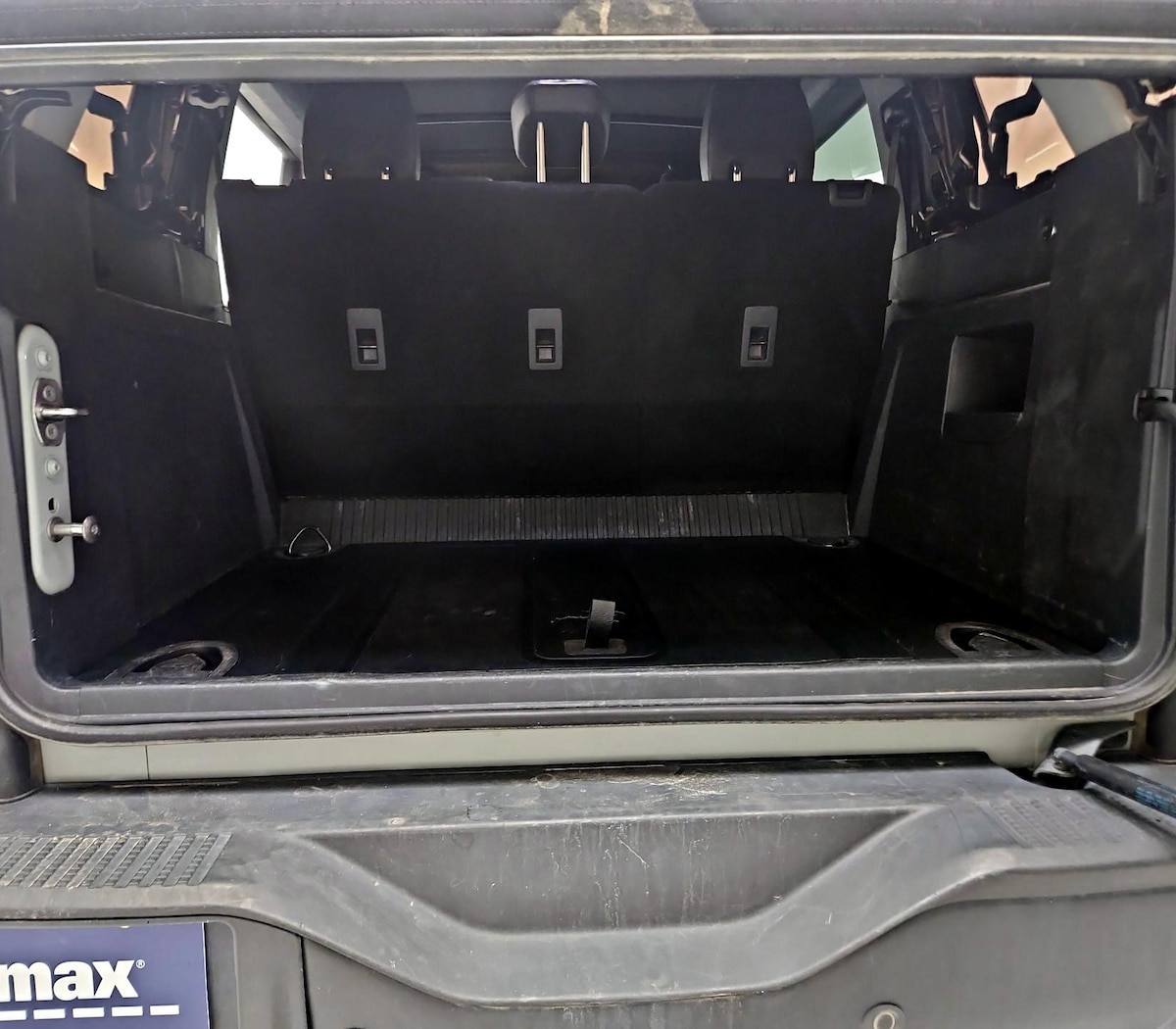 Trunk/Cargo (Seats Up)