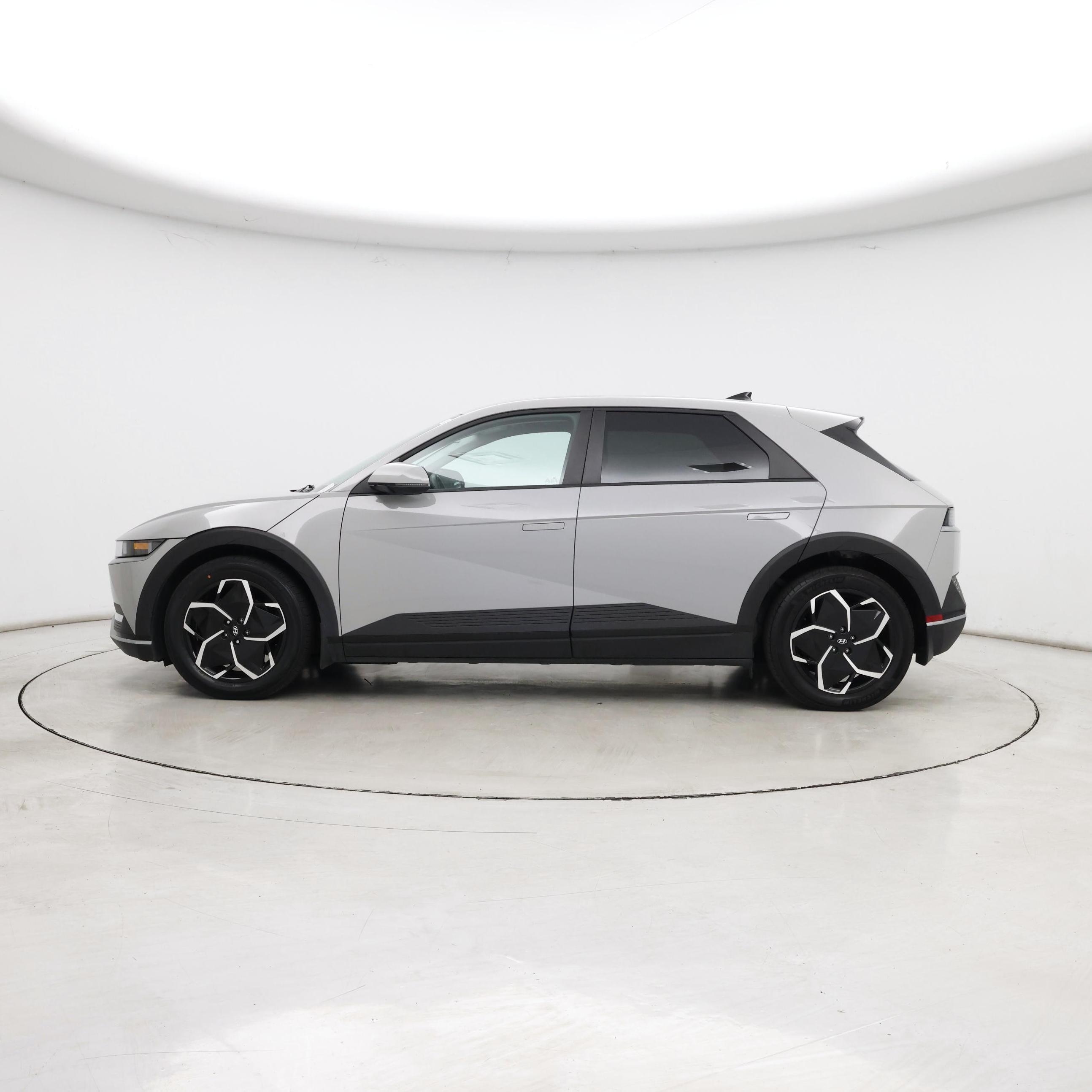 Thumbnail: 2023 Hyundai Ioniq 5 - 3