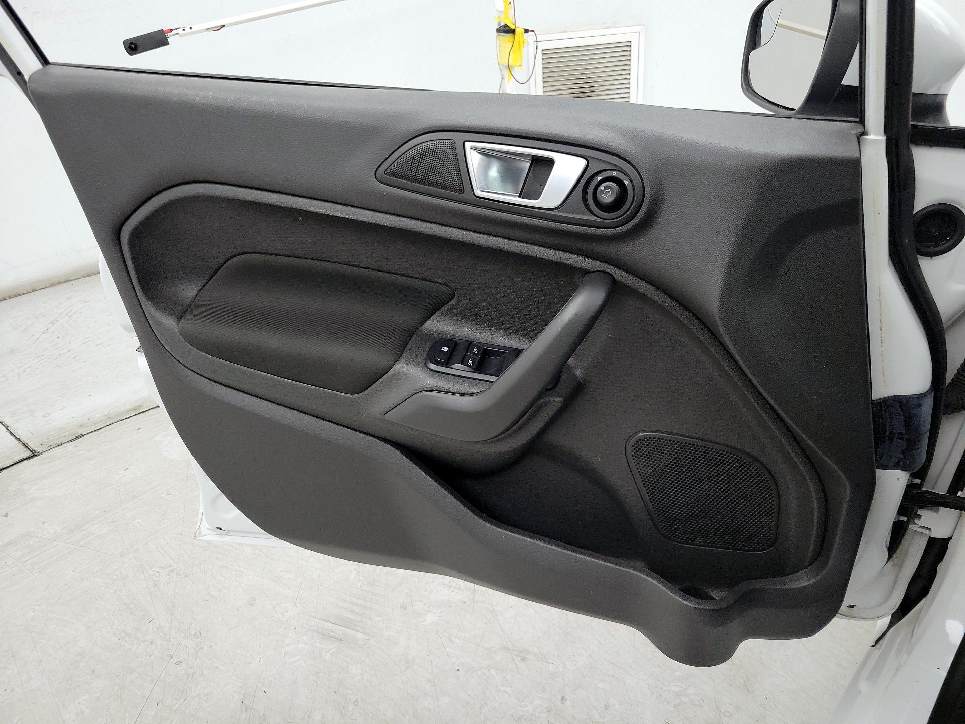 Thumbnail: 2016 Ford Fiesta - 12