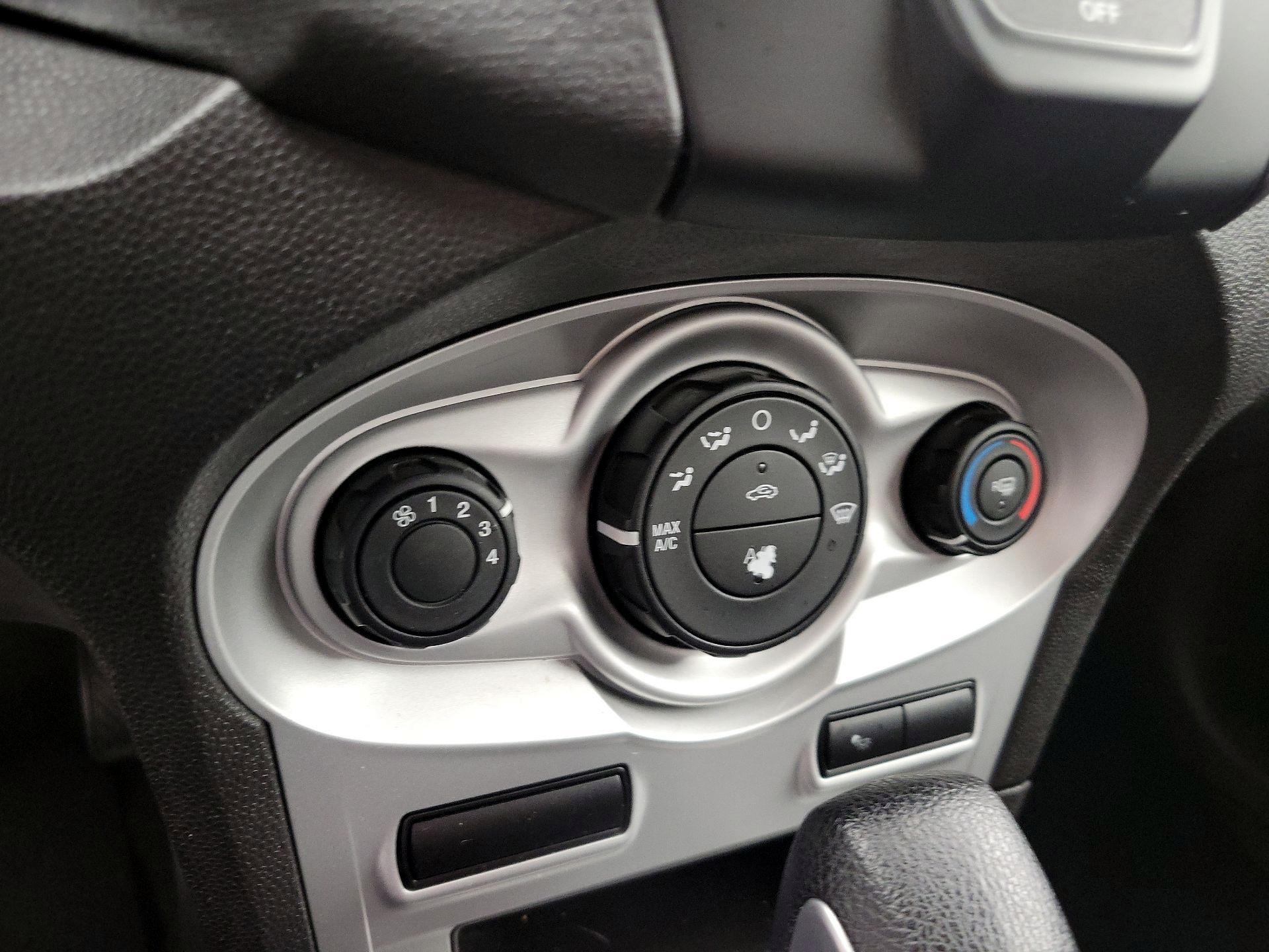 Thumbnail: 2016 Ford Fiesta - 15