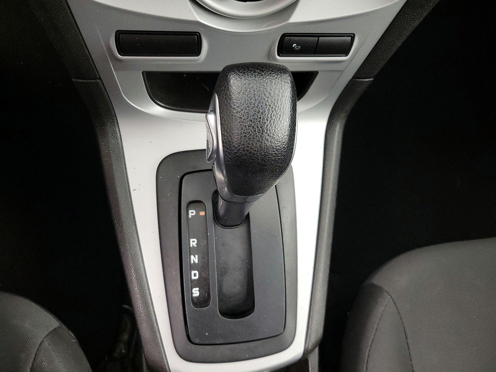 Thumbnail: 2016 Ford Fiesta - 16