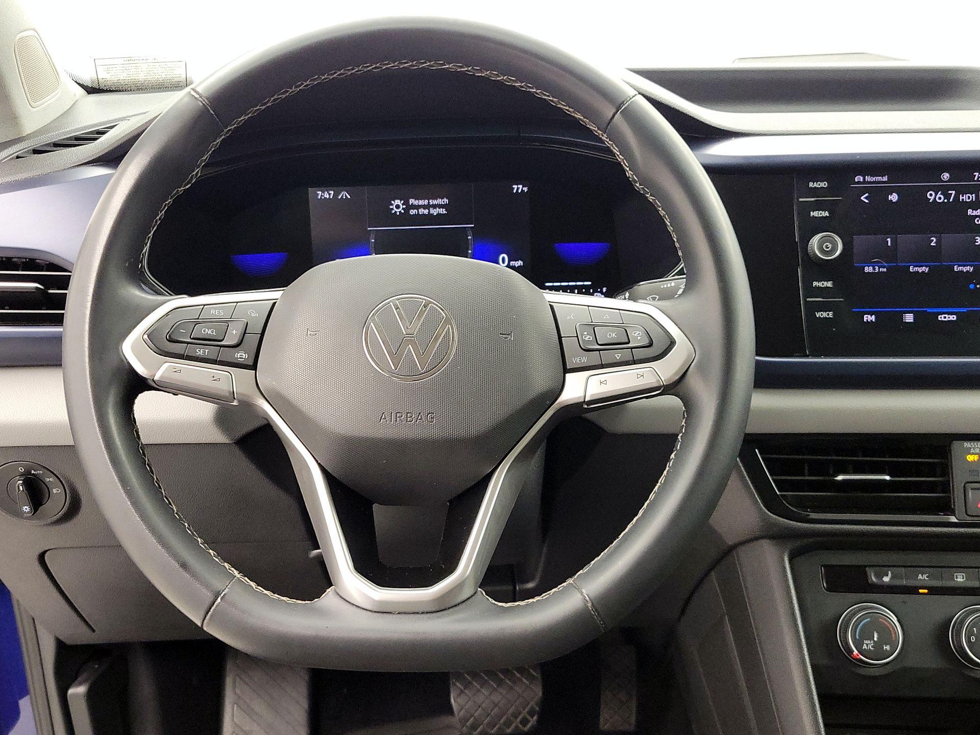 Thumbnail: 2022 Volkswagen Taos - 10