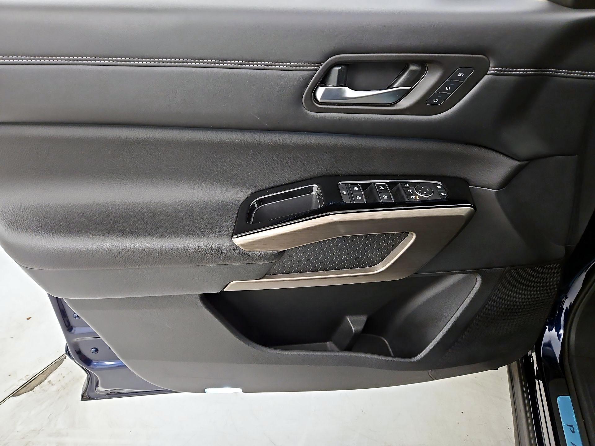 Thumbnail: 2022 Nissan Pathfinder - 12