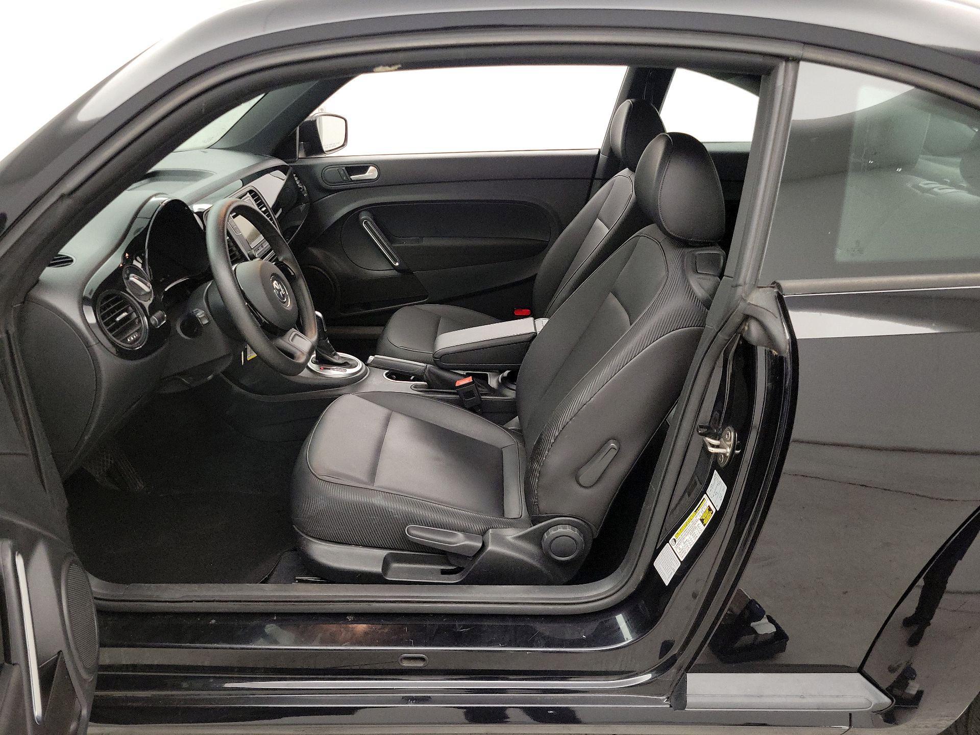 Thumbnail: 2016 Volkswagen Beetle - 11