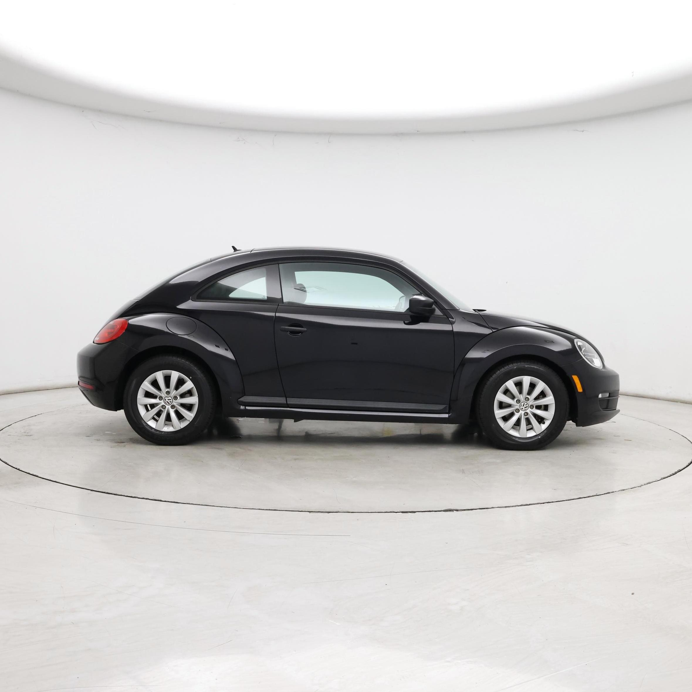 Thumbnail: 2016 Volkswagen Beetle - 7