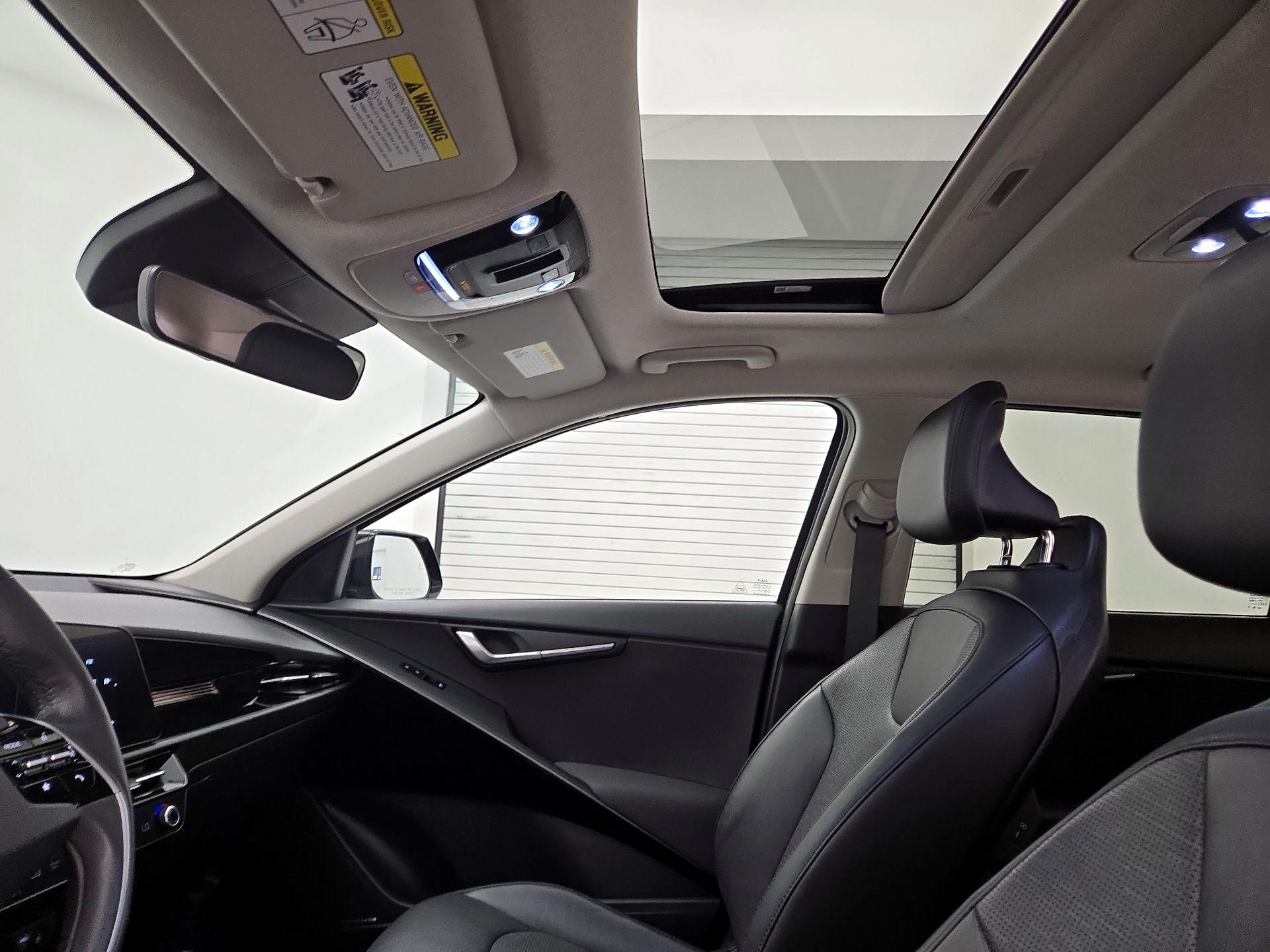 Thumbnail: 2023 Kia Niro - 19