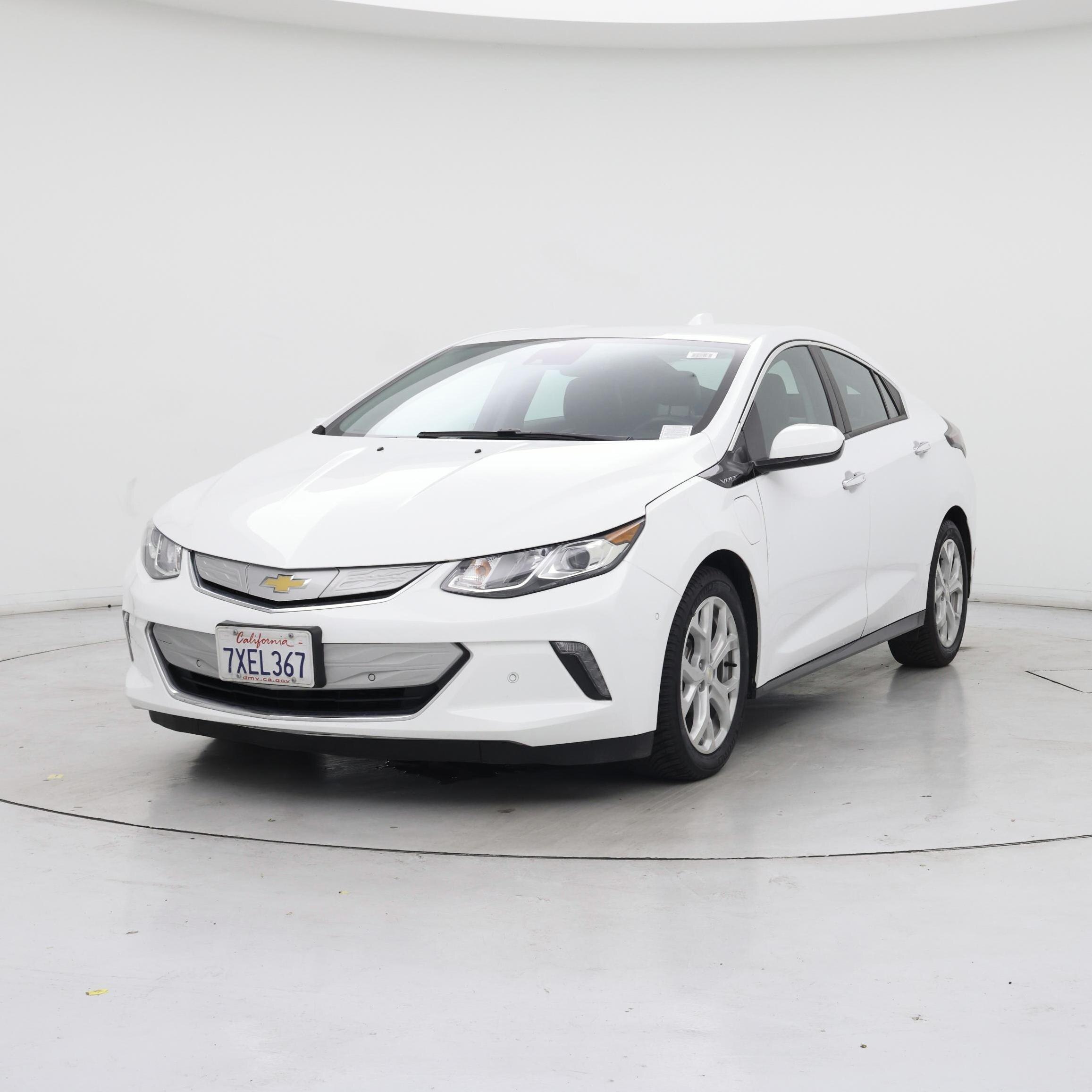 Thumbnail: 2017 Chevrolet Volt - 4