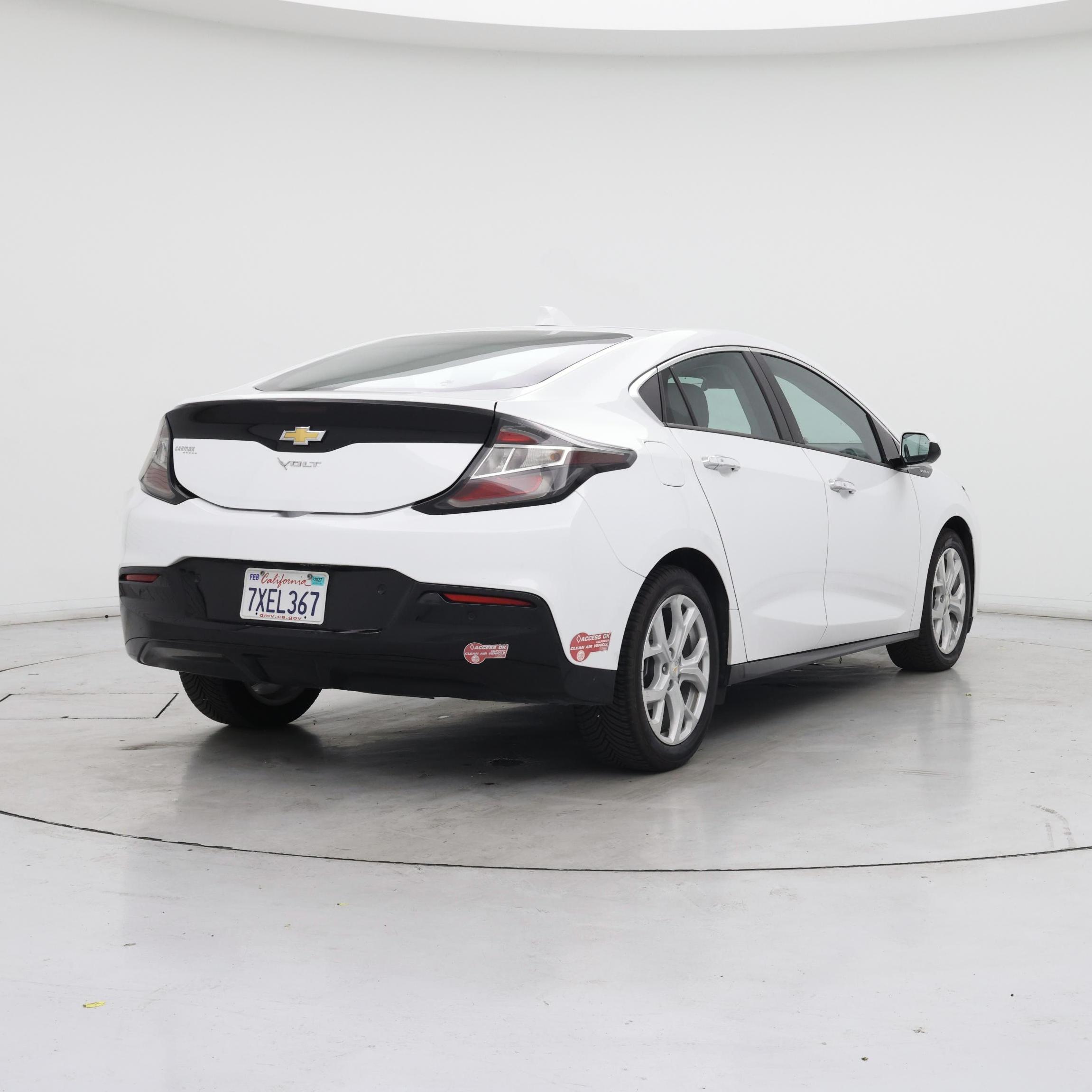 Thumbnail: 2017 Chevrolet Volt - 8
