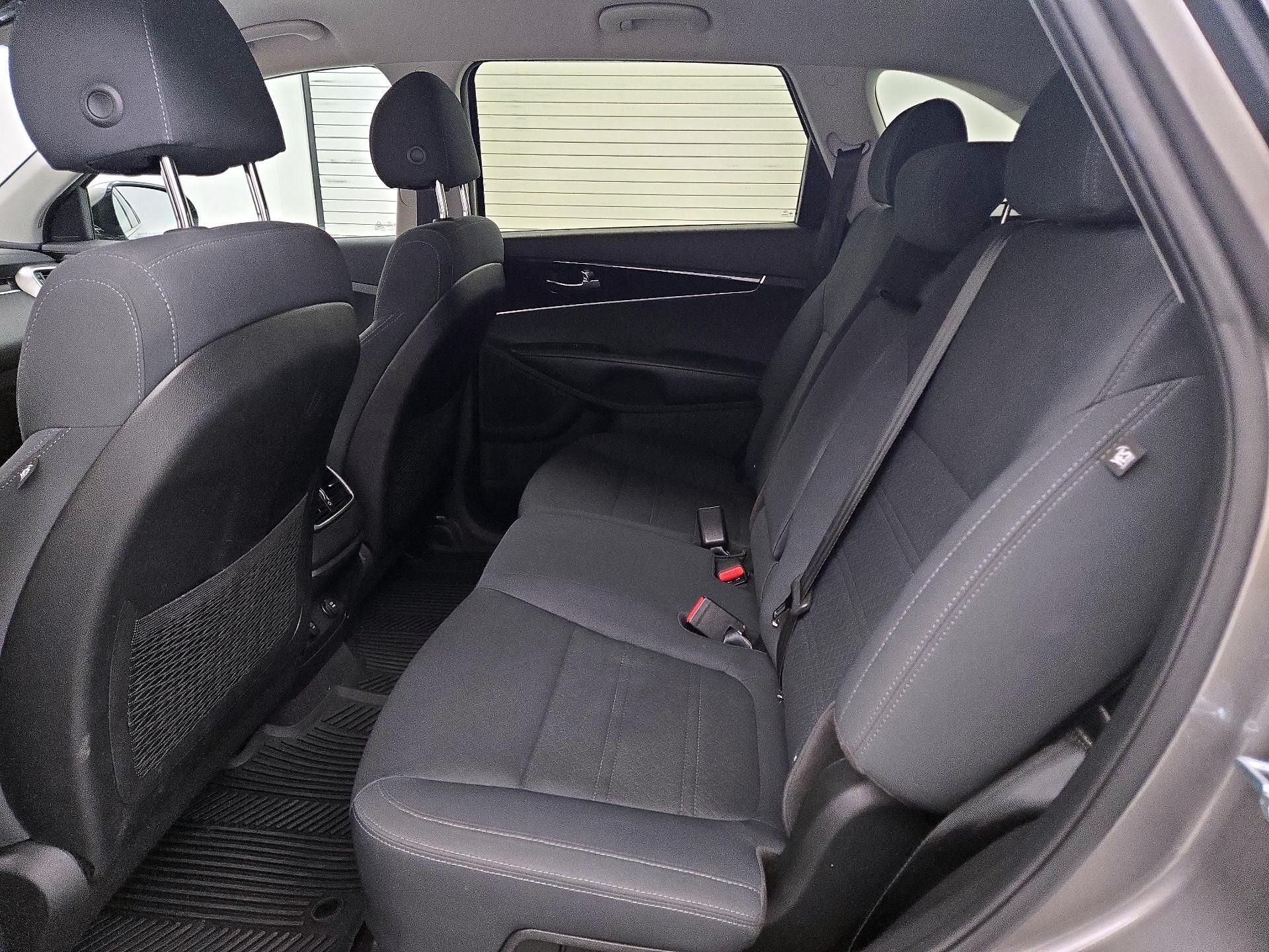 Thumbnail: 2018 Kia Sorento - 16