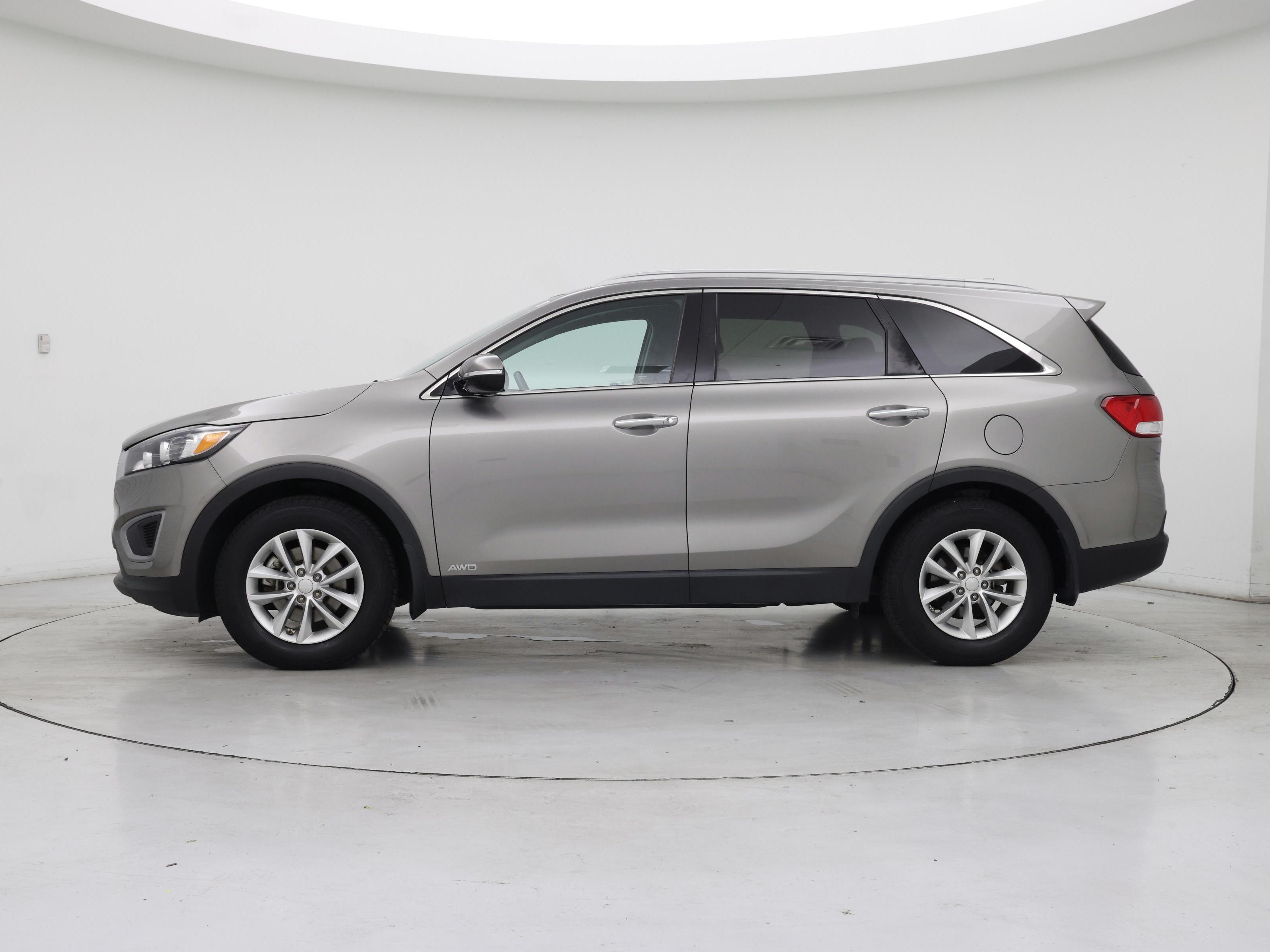 Thumbnail: 2018 Kia Sorento - 3