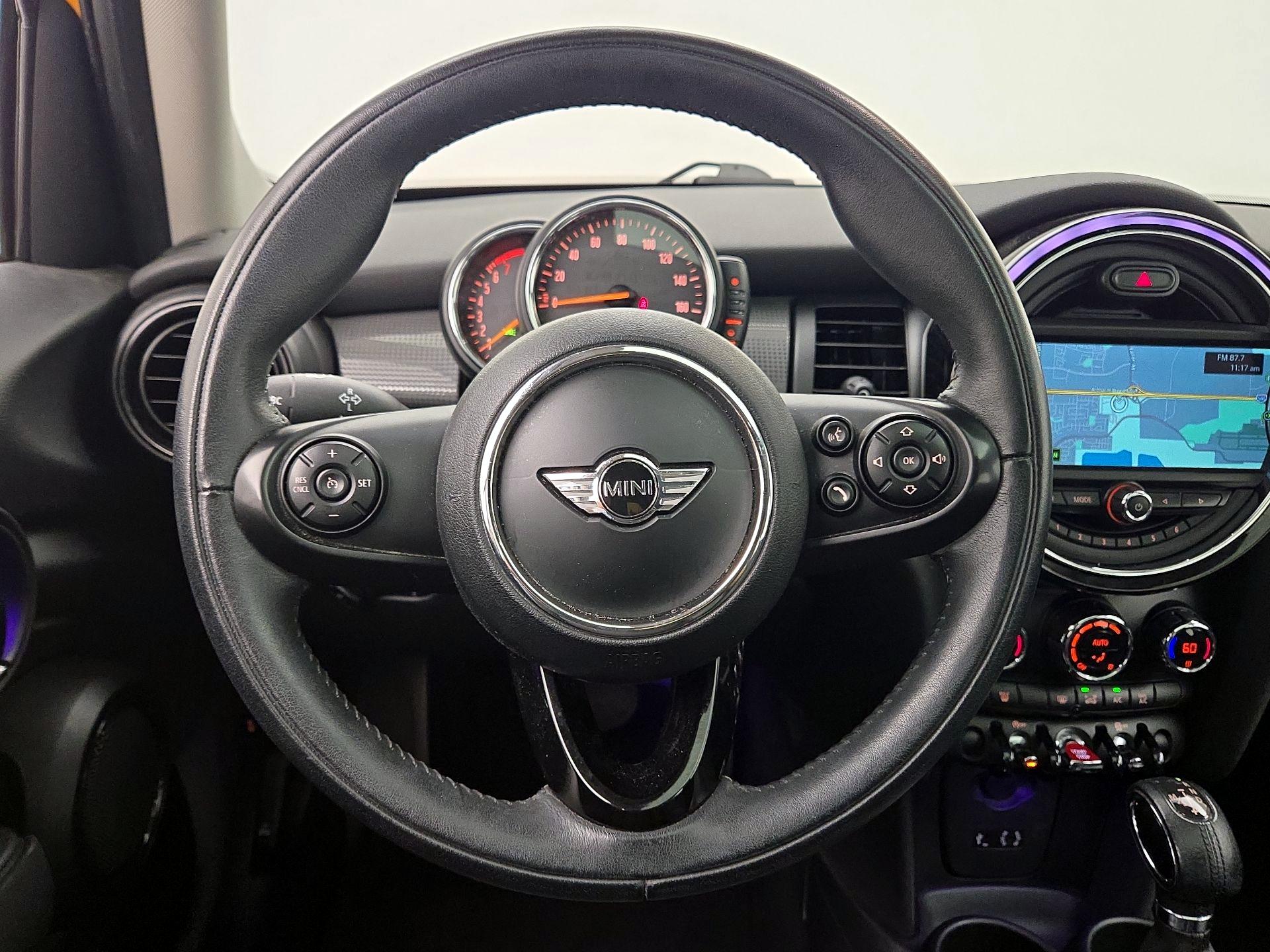 Thumbnail: 2016 MINI Cooper Hardtop - 10