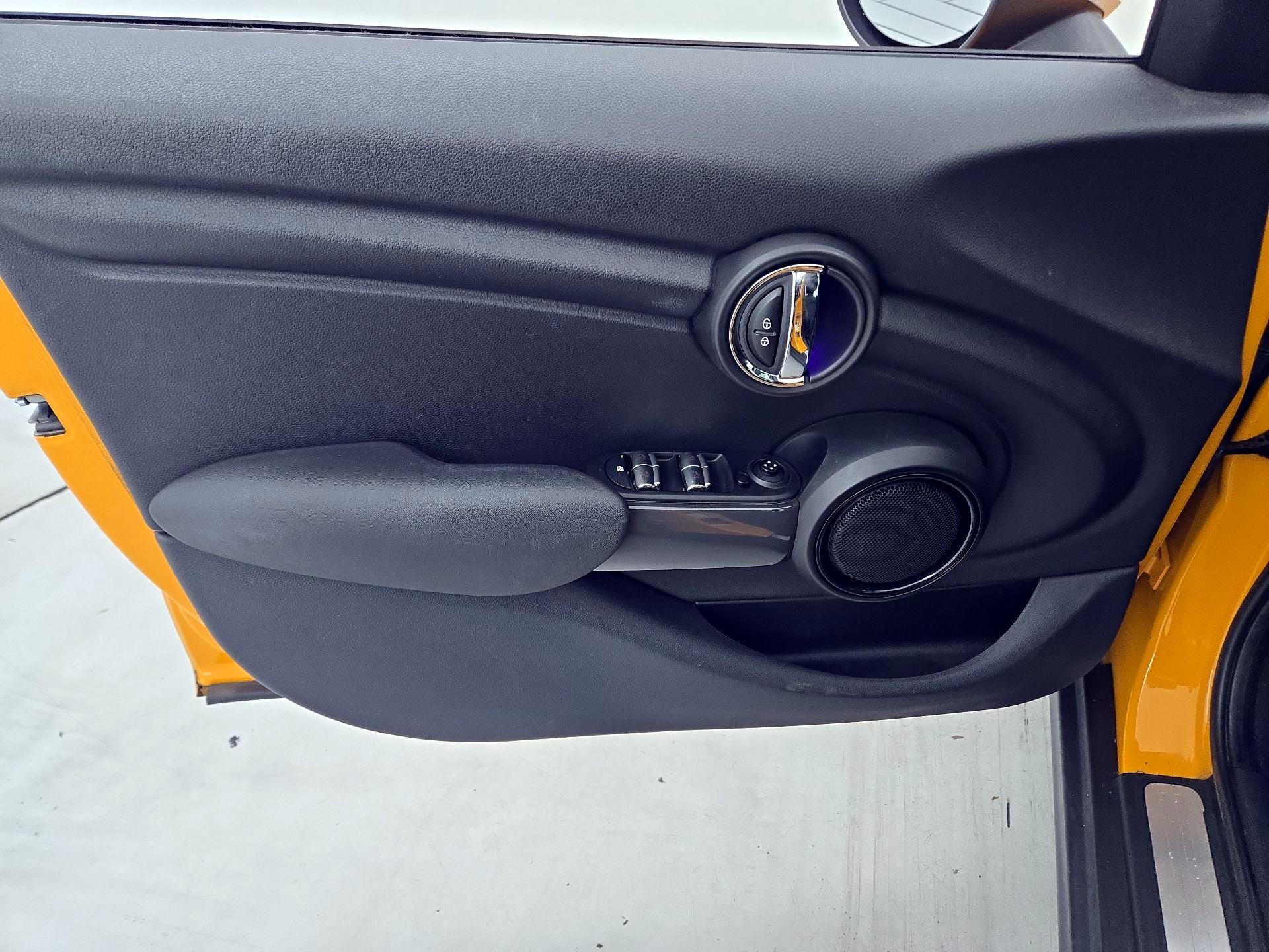 Thumbnail: 2016 MINI Cooper Hardtop - 12
