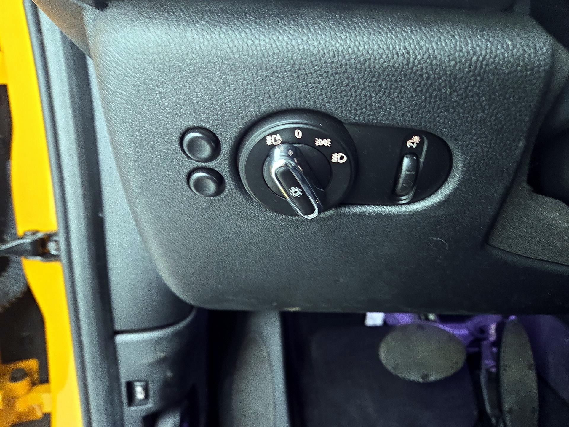 Thumbnail: 2016 MINI Cooper Hardtop - 13