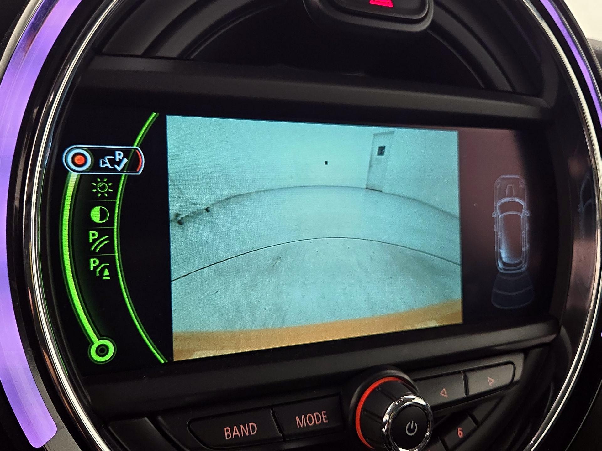 Thumbnail: 2016 MINI Cooper Hardtop - 15