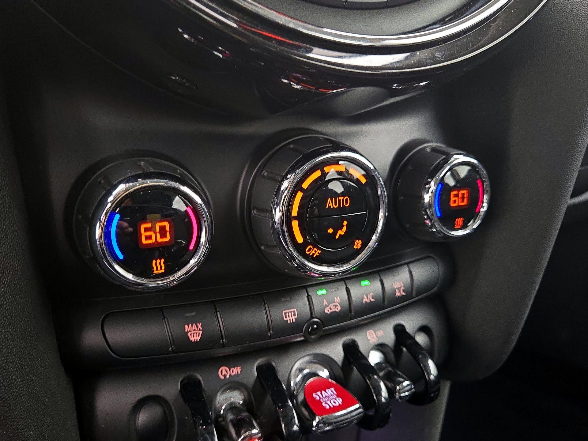 Thumbnail: 2016 MINI Cooper Hardtop - 17
