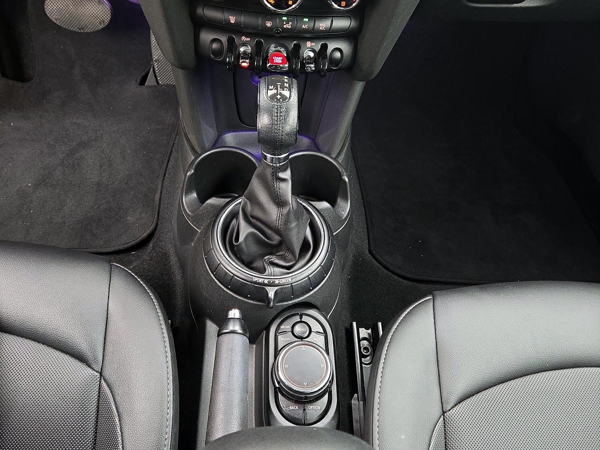 Thumbnail: 2016 MINI Cooper Hardtop - 18