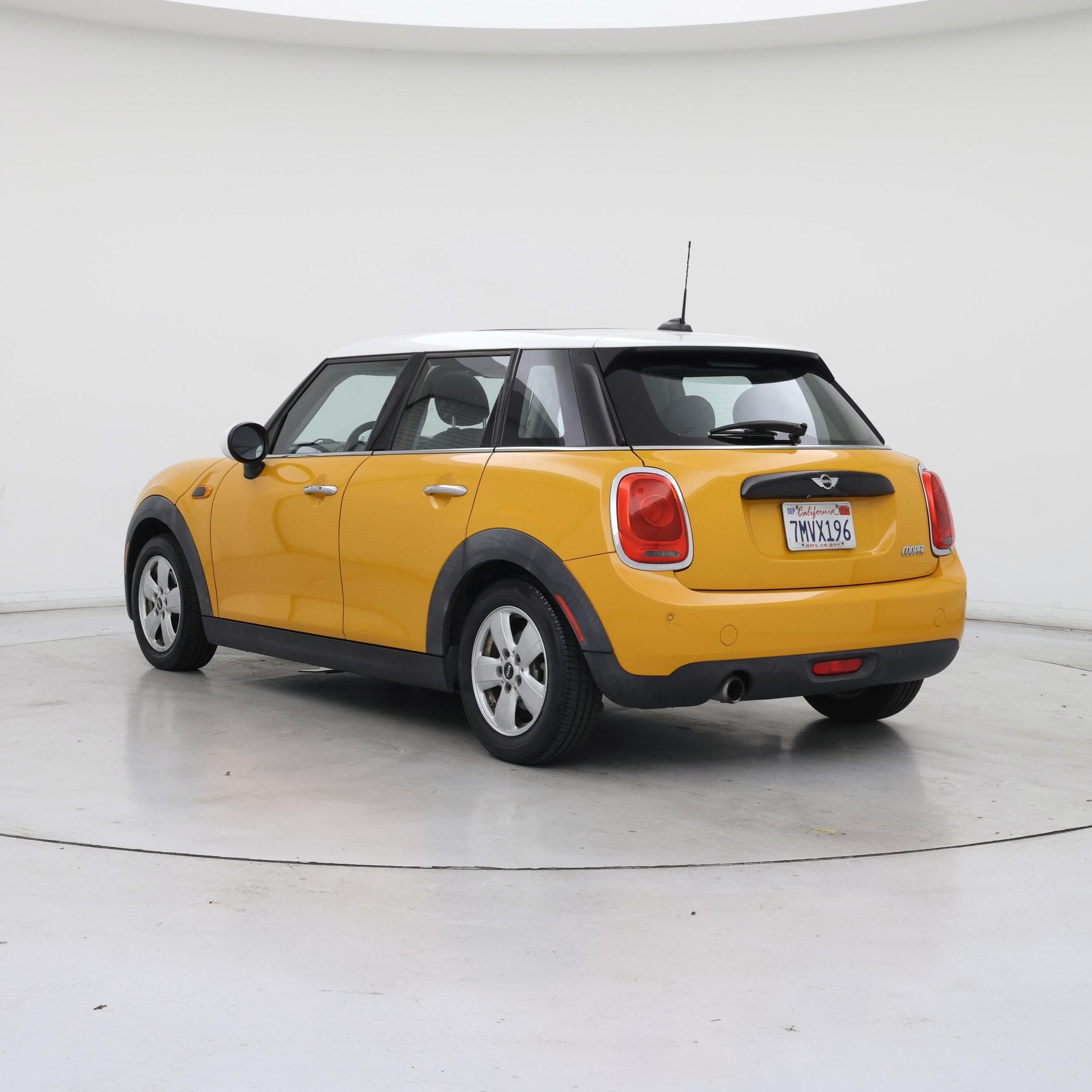 Thumbnail: 2016 MINI Cooper Hardtop - 2