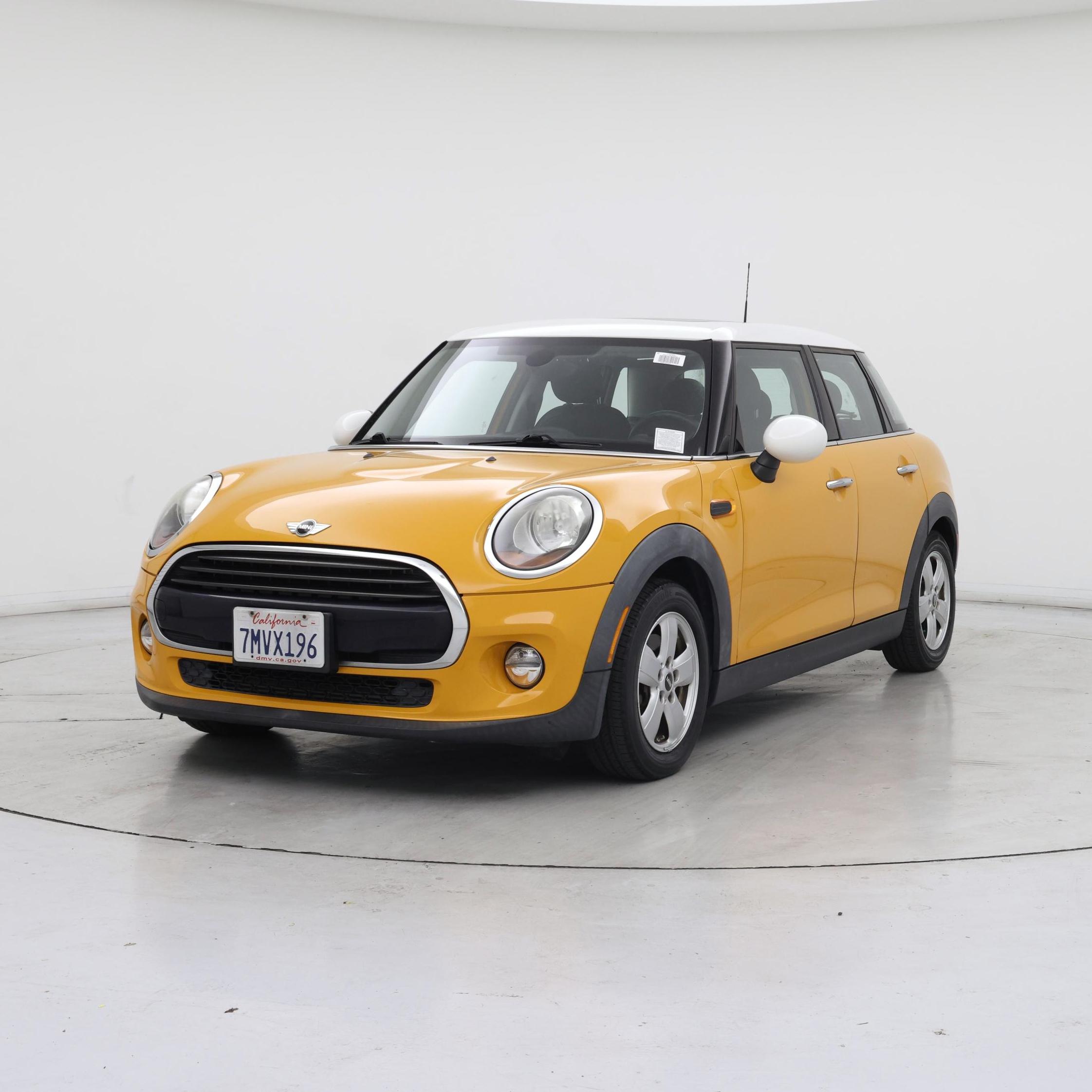 Thumbnail: 2016 MINI Cooper Hardtop - 4