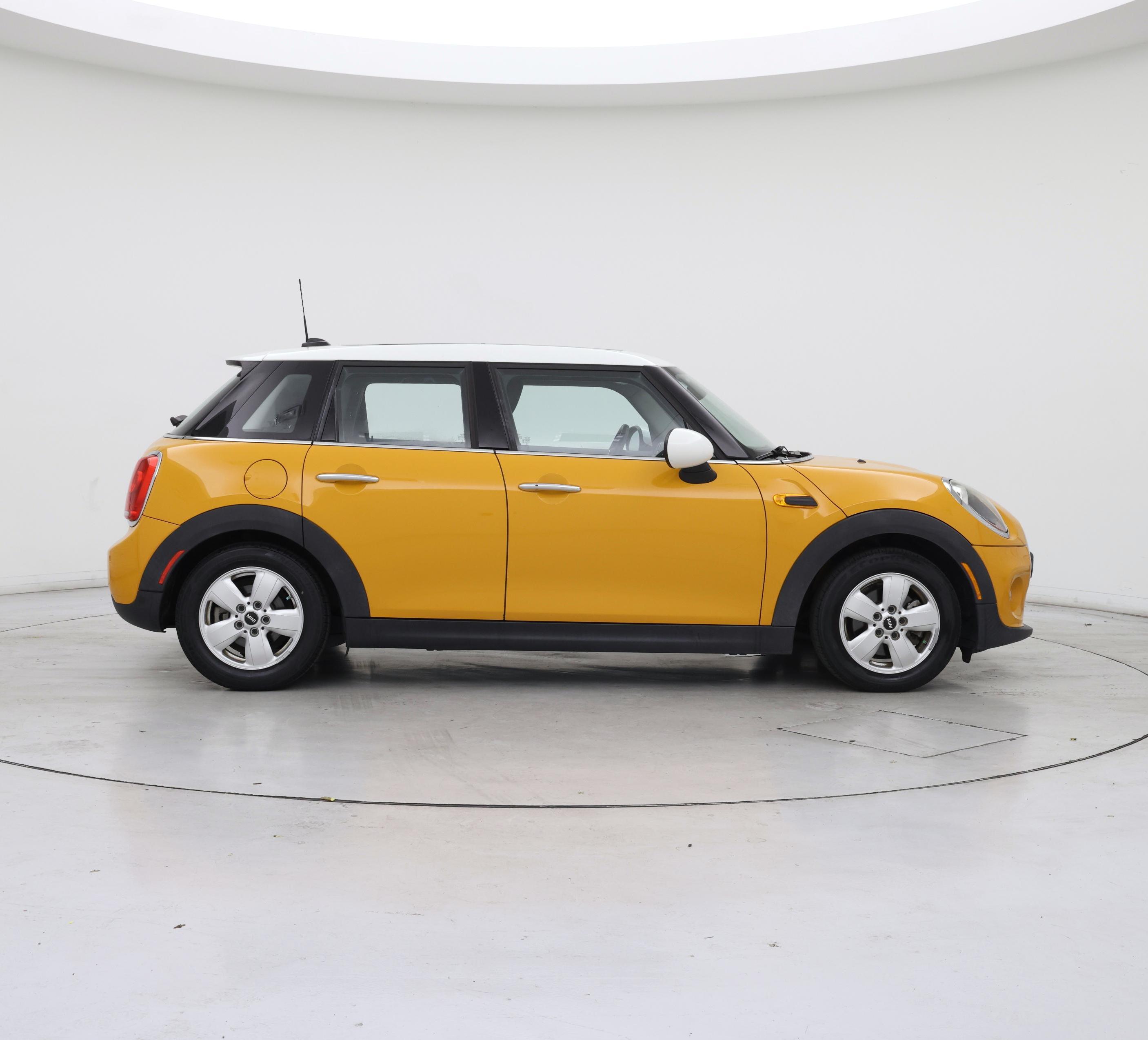 Thumbnail: 2016 MINI Cooper Hardtop - 7