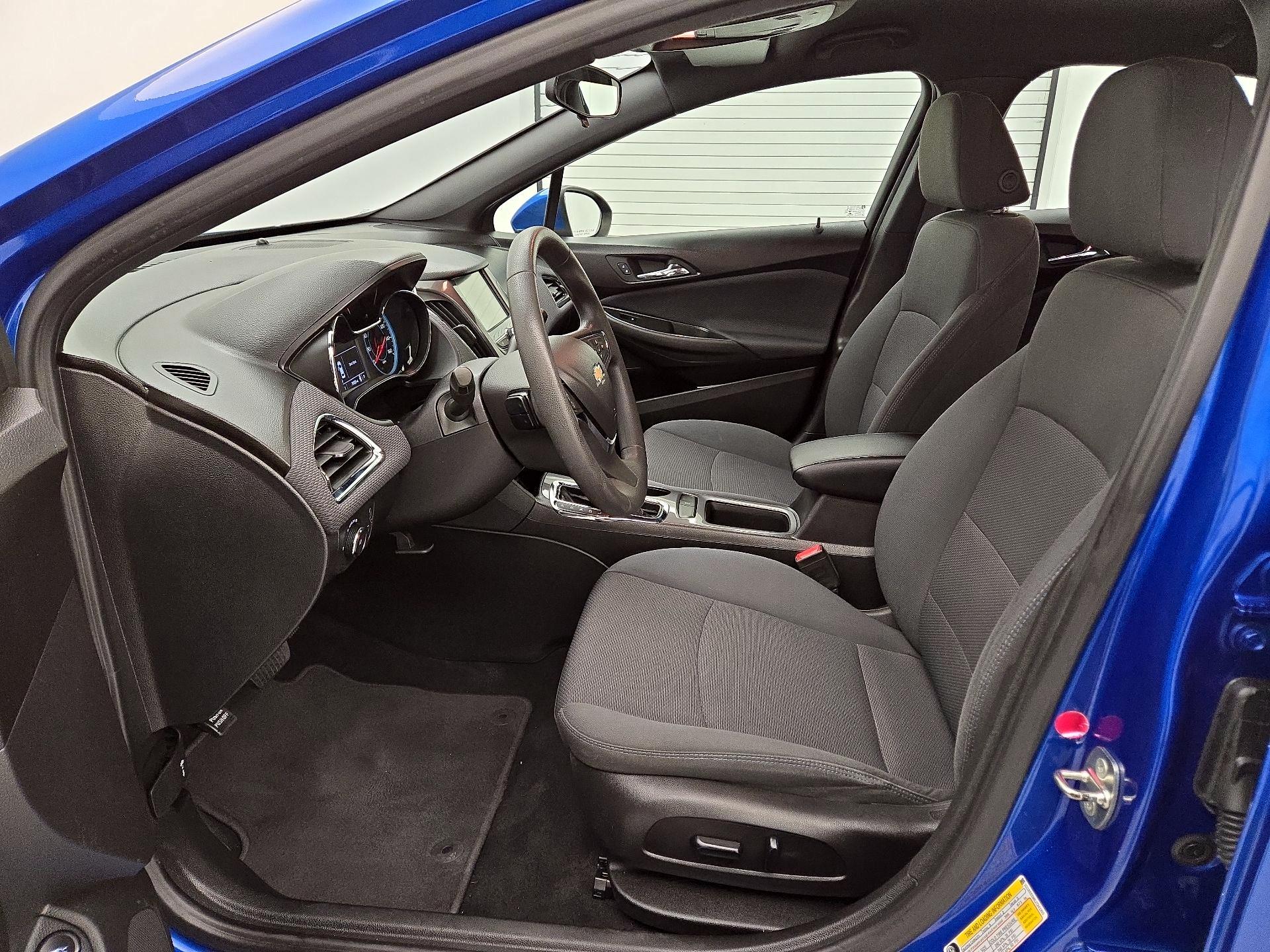 Thumbnail: 2018 Chevrolet Cruze - 11