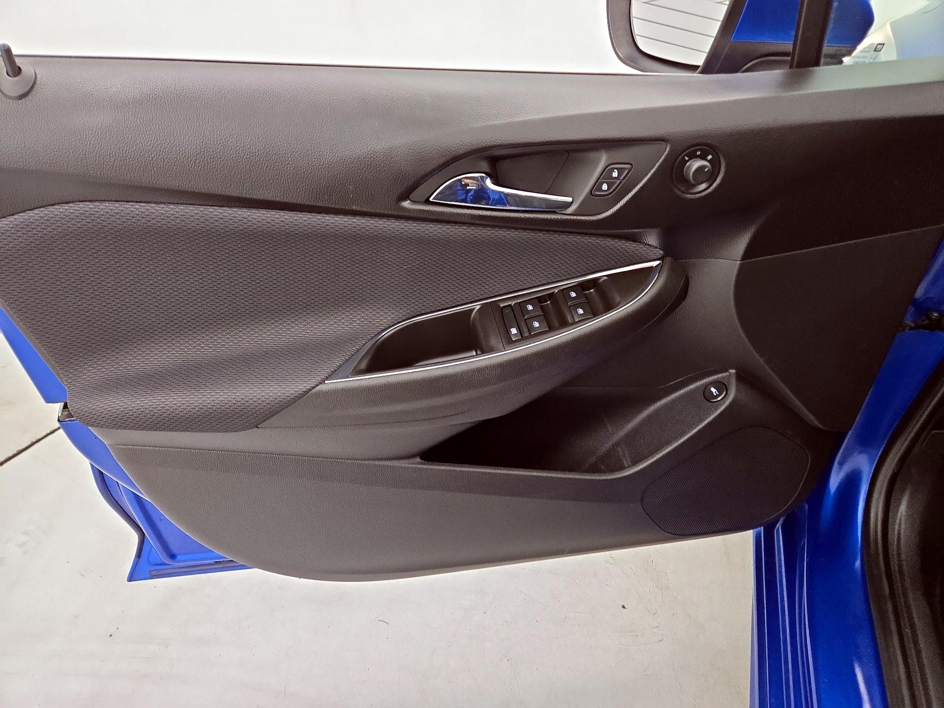 Thumbnail: 2018 Chevrolet Cruze - 12