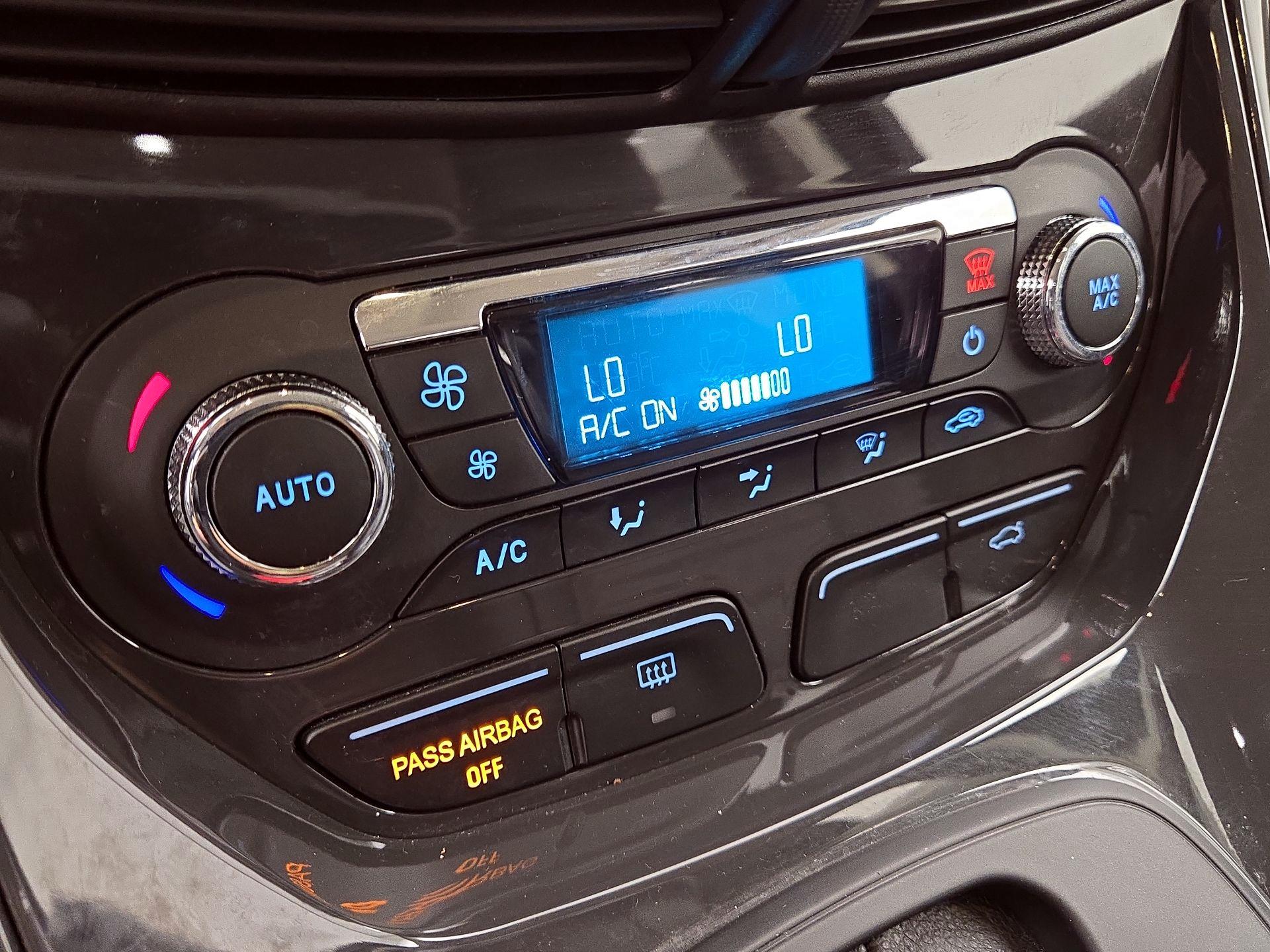 Thumbnail: 2015 Ford Escape - 16