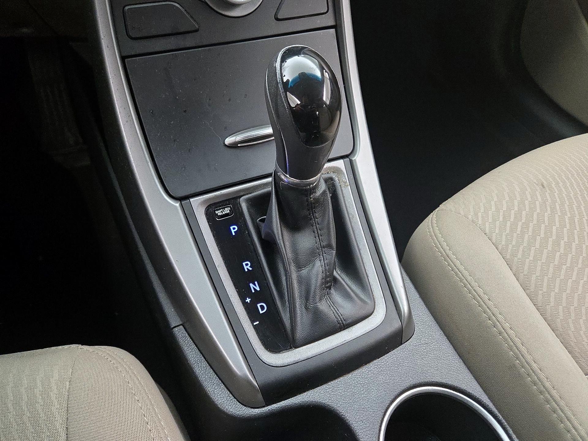 Thumbnail: 2015 Hyundai Elantra - 17