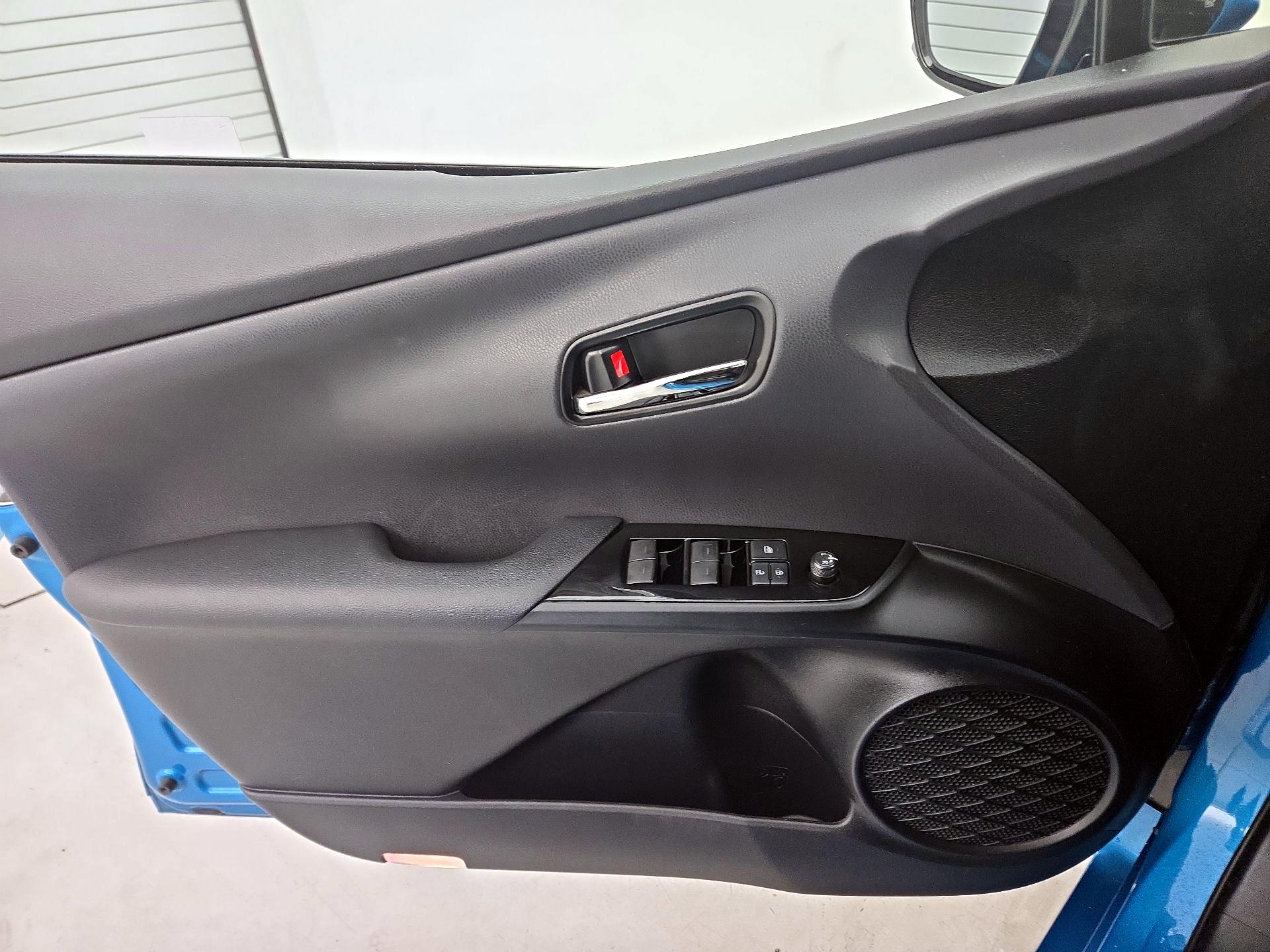 Thumbnail: 2020 Toyota Prius Prime - 12