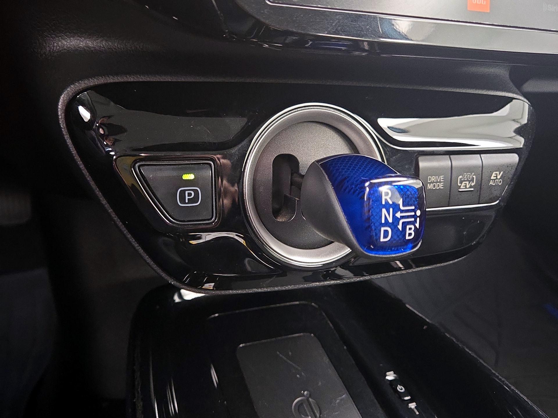 Thumbnail: 2020 Toyota Prius Prime - 18