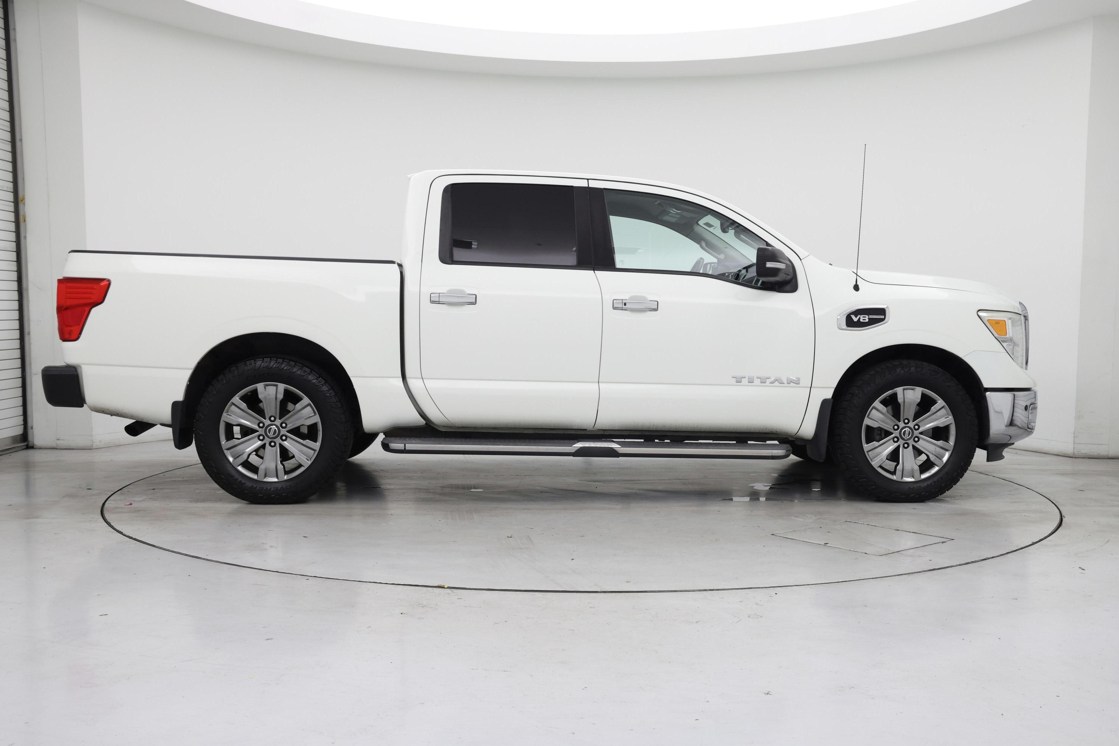 Thumbnail: 2017 Nissan Titan - 7