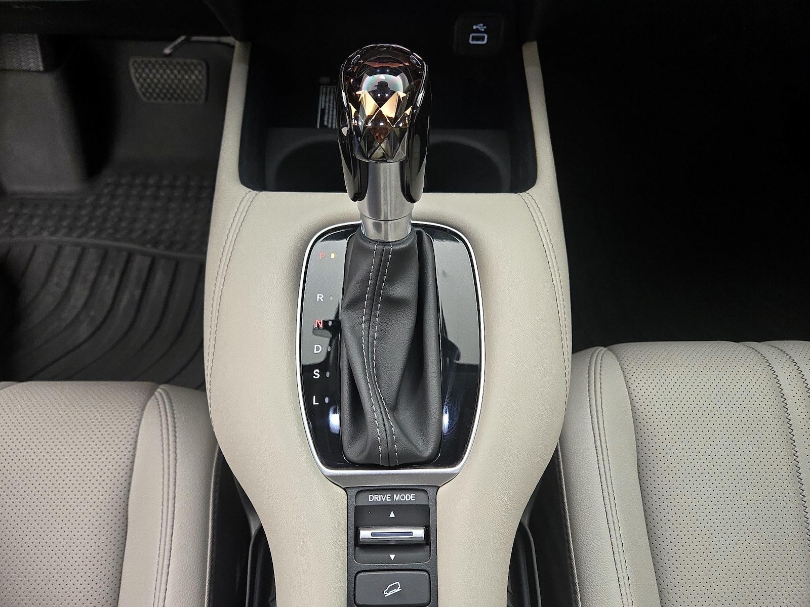 2024 Honda HR-V EX-L - Photo 18