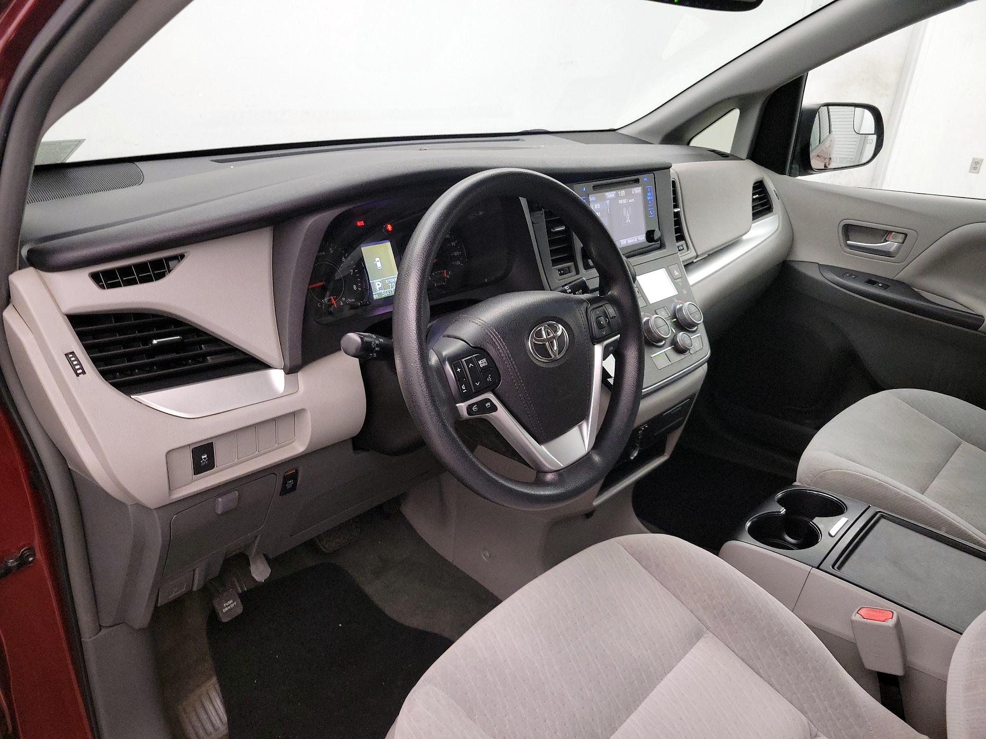 Thumbnail: 2016 Toyota Sienna - 9