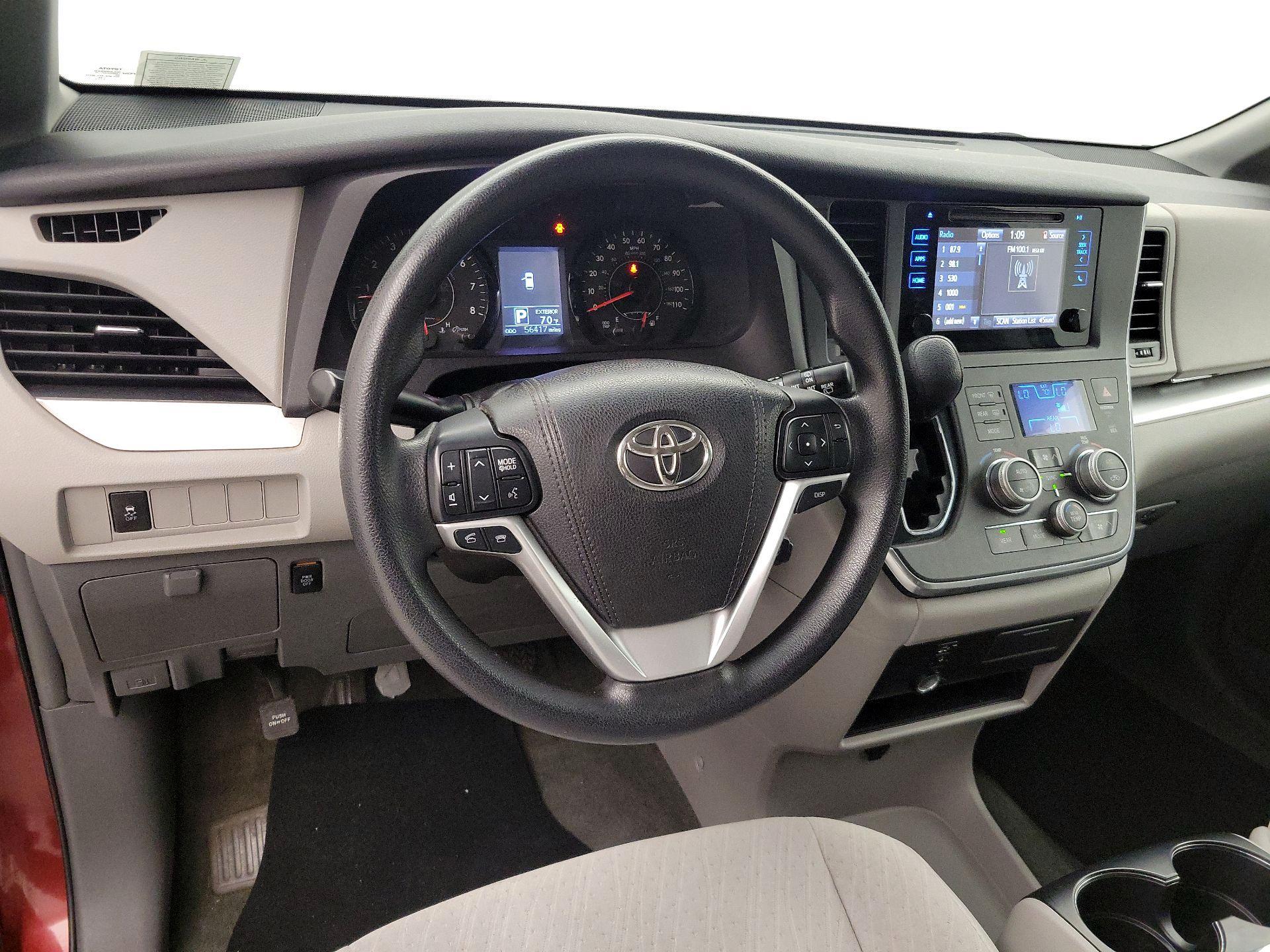 Thumbnail: 2016 Toyota Sienna - 10
