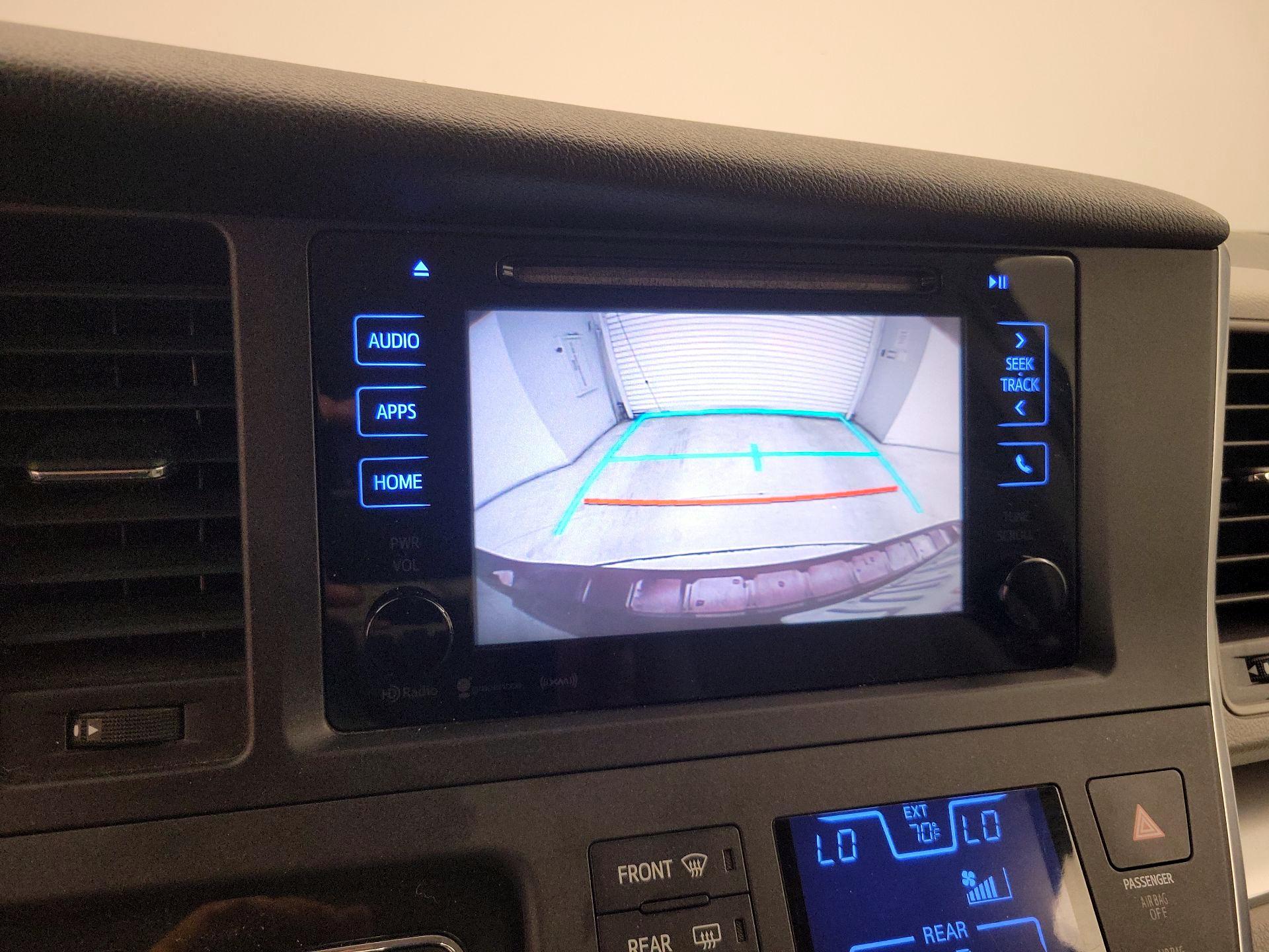 Thumbnail: 2016 Toyota Sienna - 14