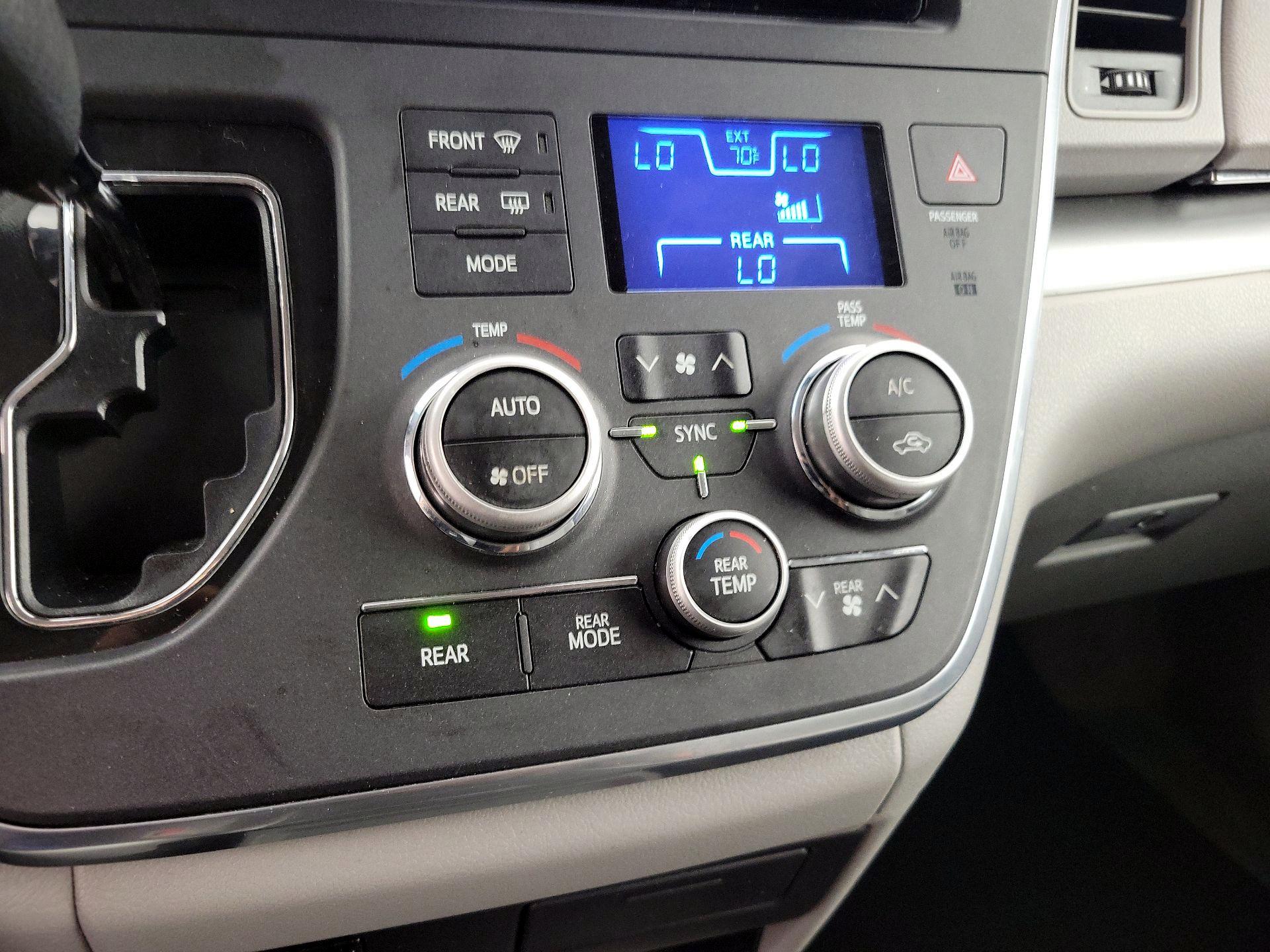 Thumbnail: 2016 Toyota Sienna - 16