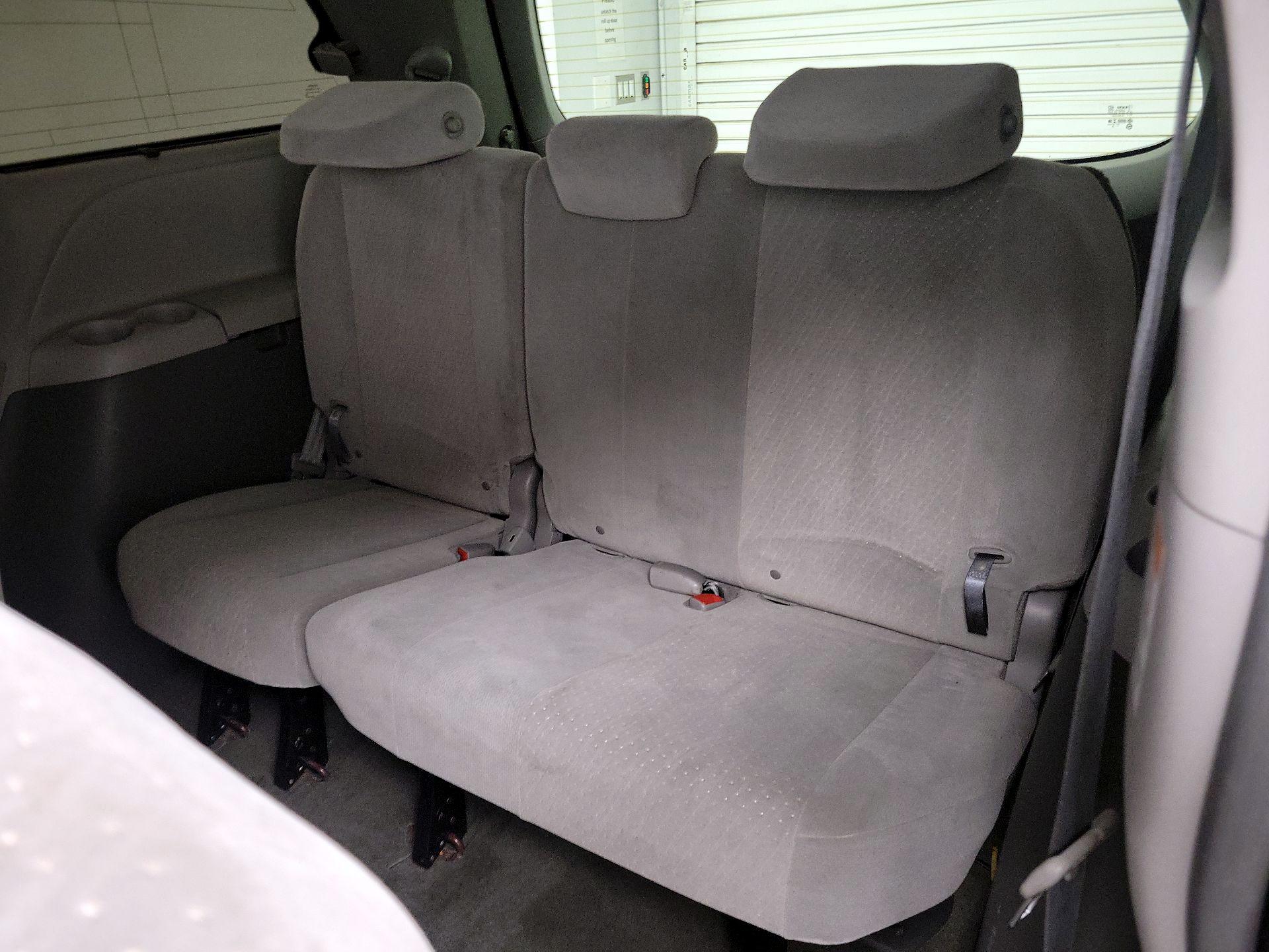 Thumbnail: 2016 Toyota Sienna - 20