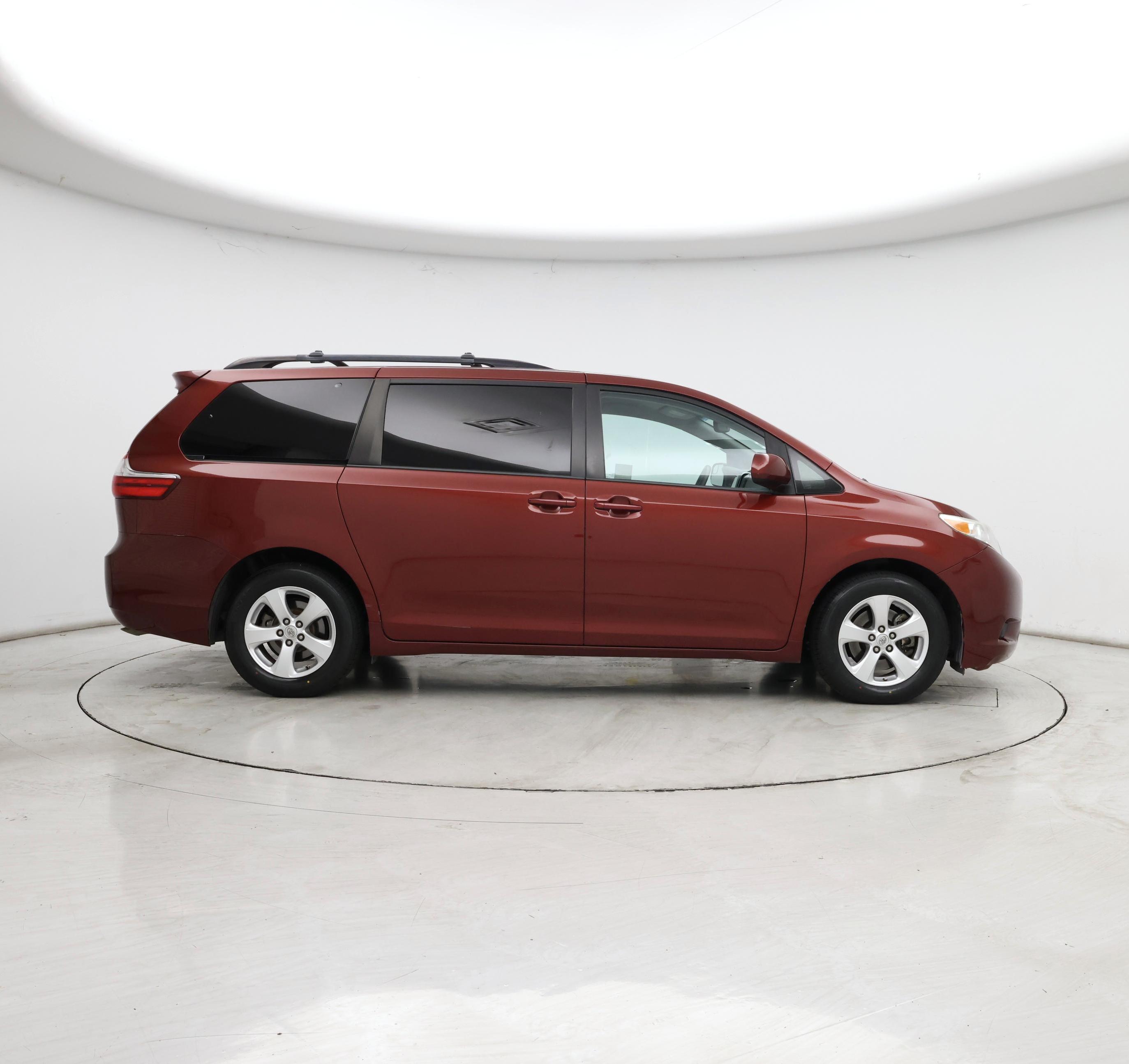 Thumbnail: 2016 Toyota Sienna - 7