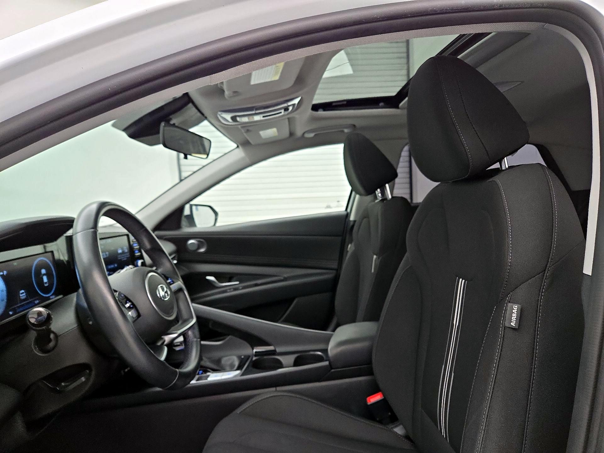 Thumbnail: 2021 Hyundai Elantra - 18