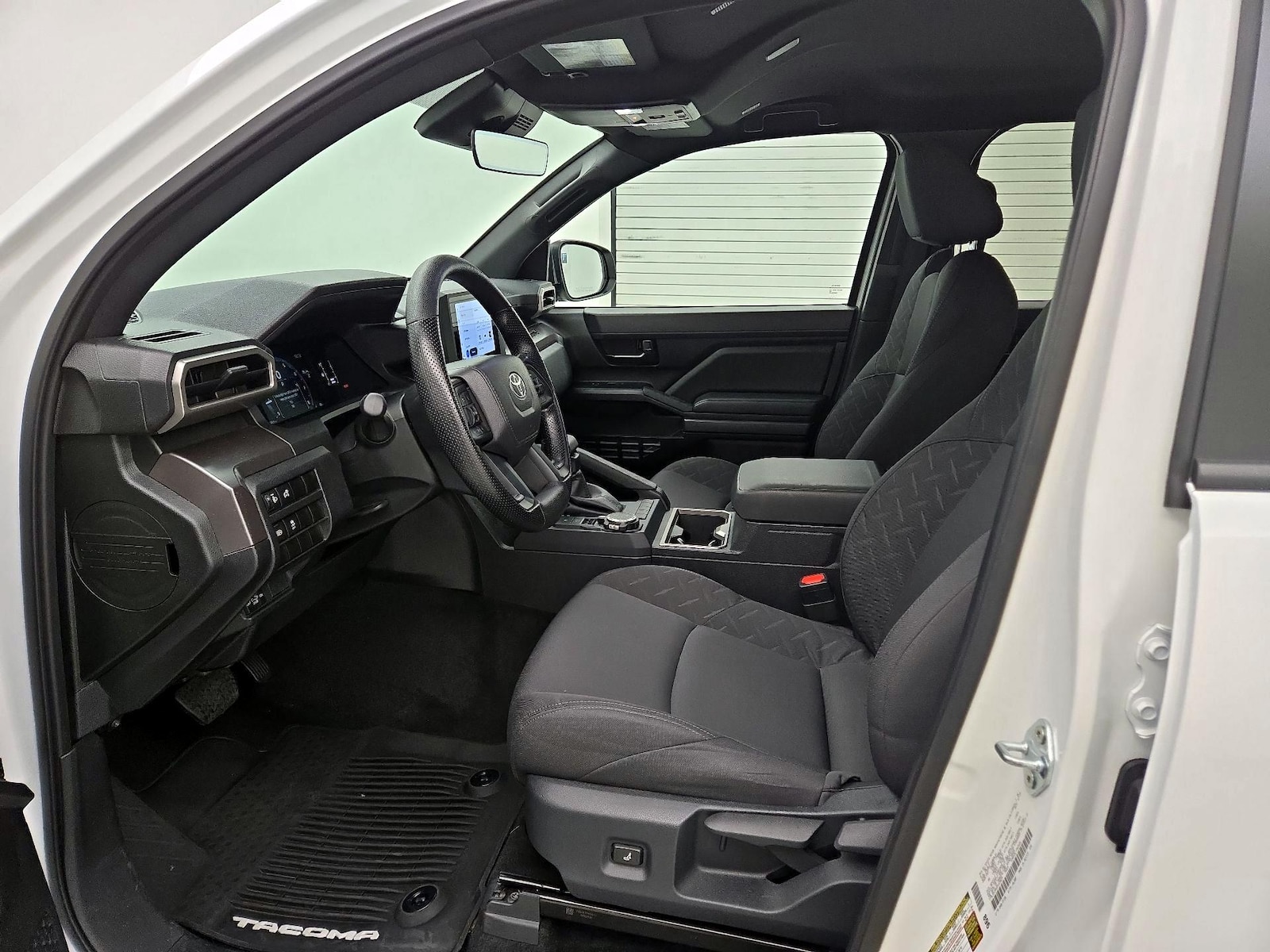 2025 Toyota Tacoma SR5 - Photo 12
