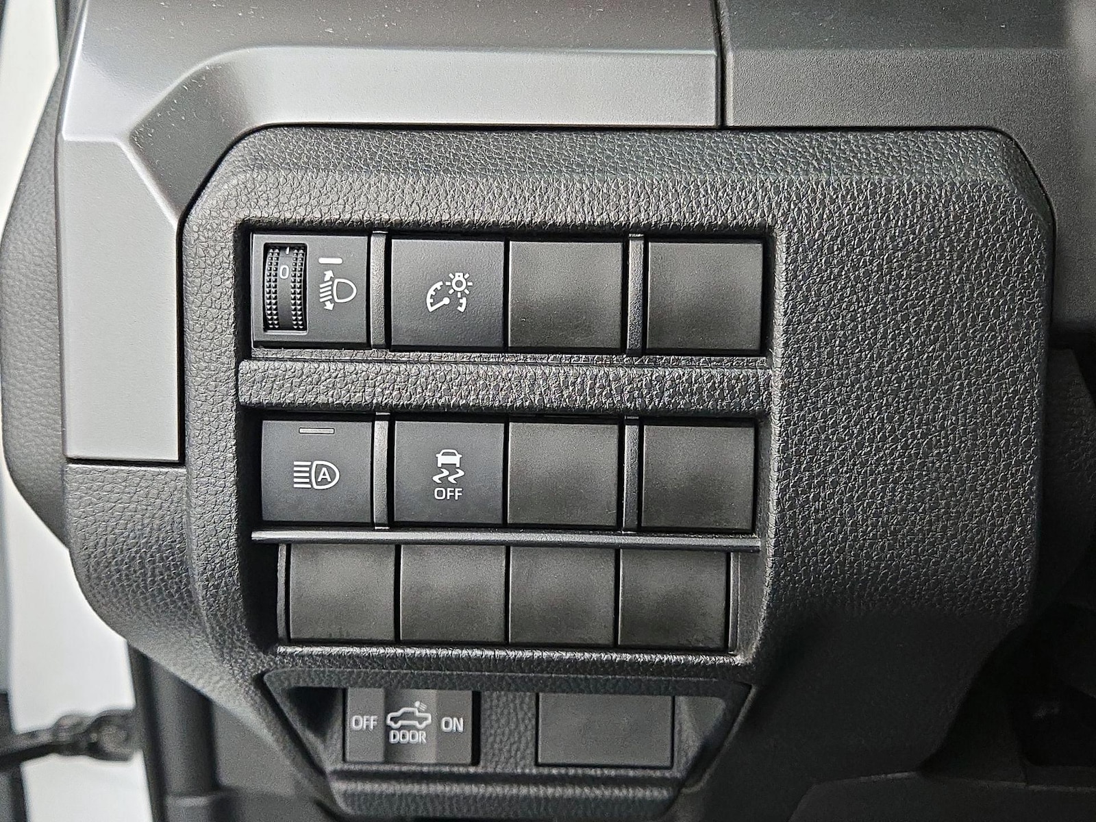 2025 Toyota Tacoma SR5 - Photo 14