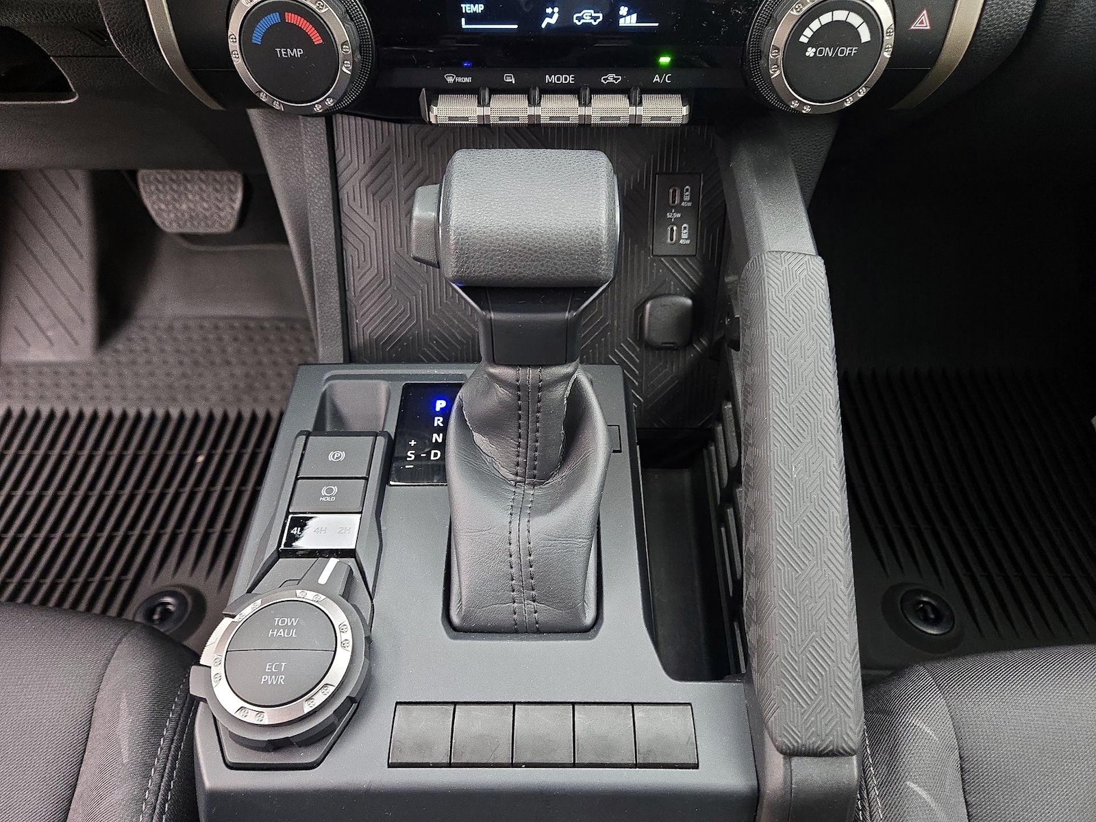 2025 Toyota Tacoma SR5 - Photo 18