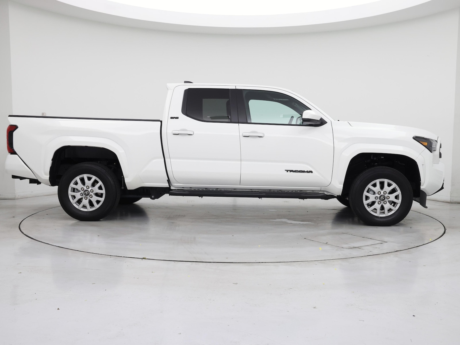 2025 Toyota Tacoma SR5 - Photo 8